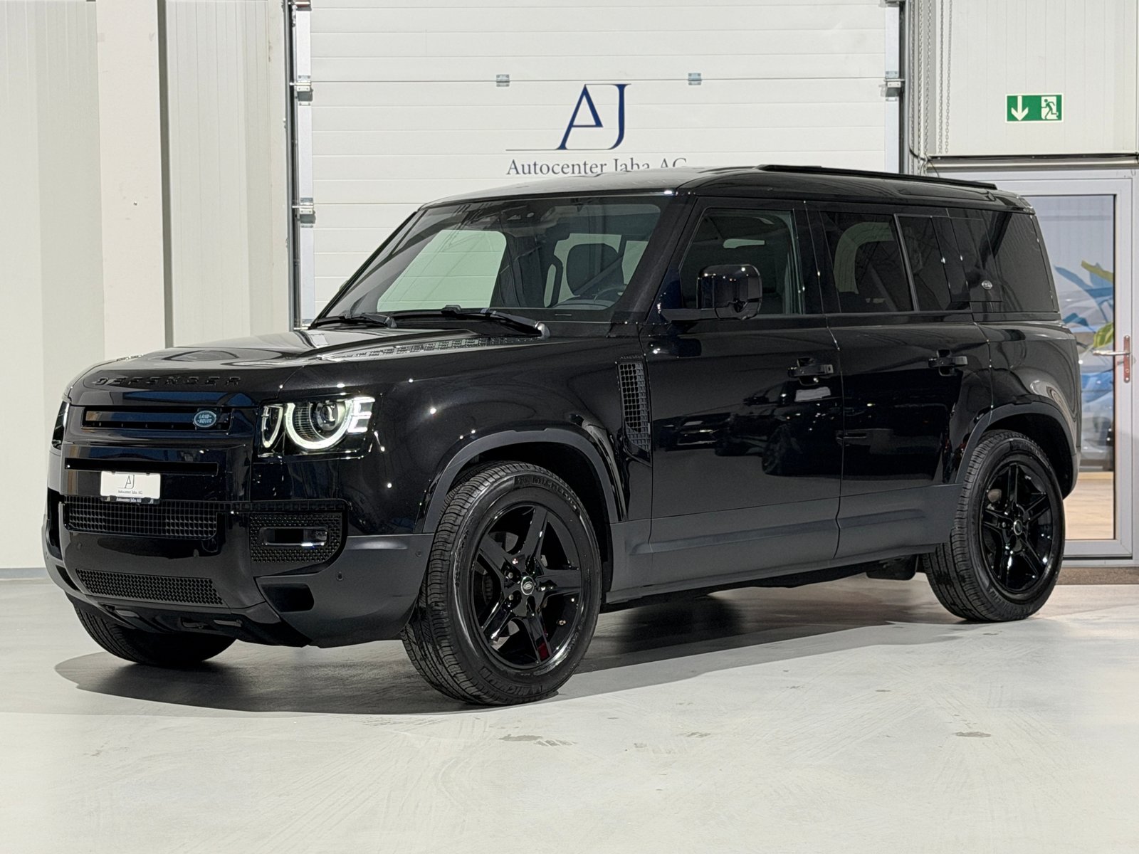 LAND ROVER Defender 110 P300 Si4 HSE AT8 (CH) / AHK 3500KG /, Petrol, Second hand / Used, Automatic - 5