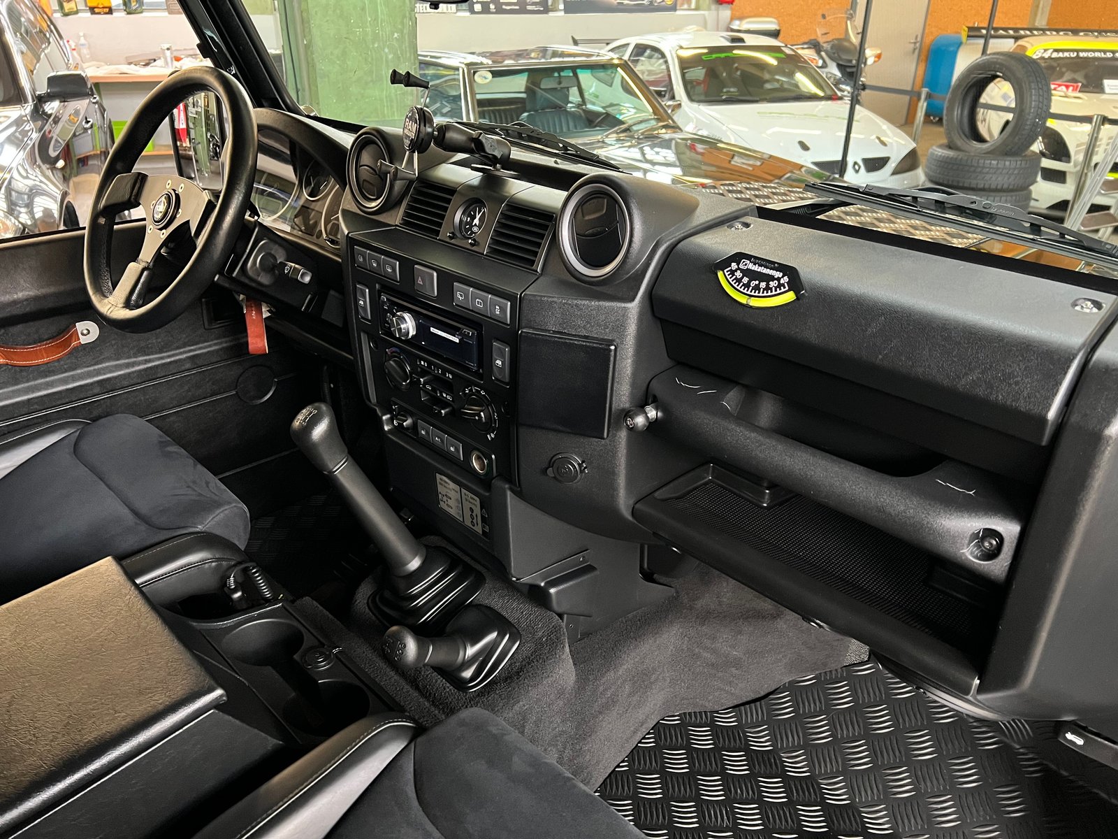 LAND ROVER Defender 110 2.2 TD4 Station Wagon SE, Diesel, Second hand / Used, Manual - 3
