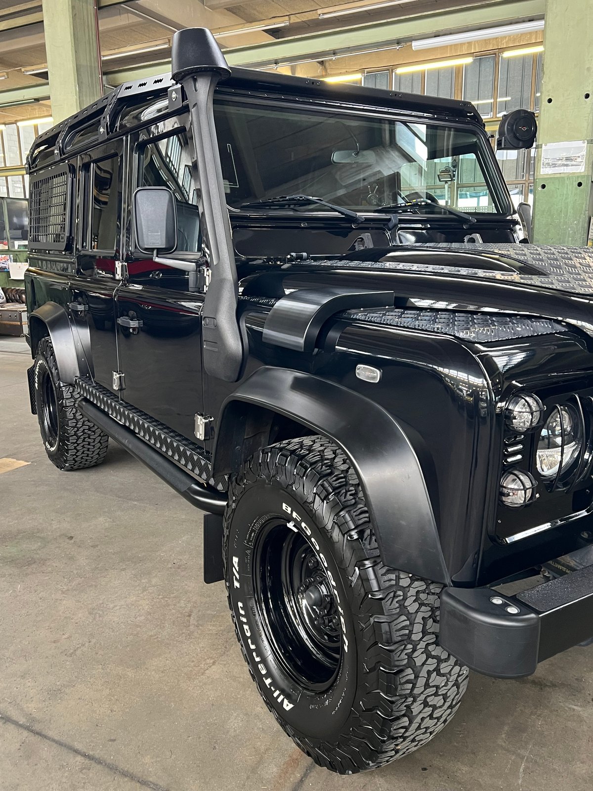 LAND ROVER Defender 110 2.2 TD4 Station Wagon SE, Diesel, Second hand / Used, Manual - 7