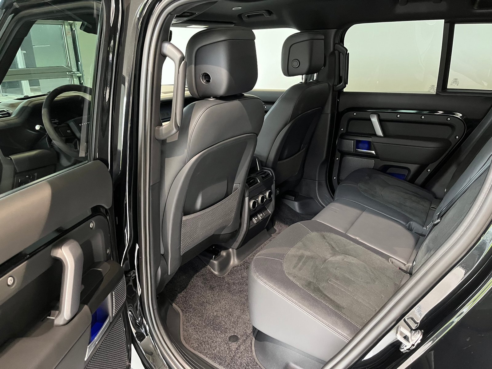LAND ROVER Defender 110 525 V8 5.0 AT8, Benzin, Occasion / Gebraucht, Automatik - 6