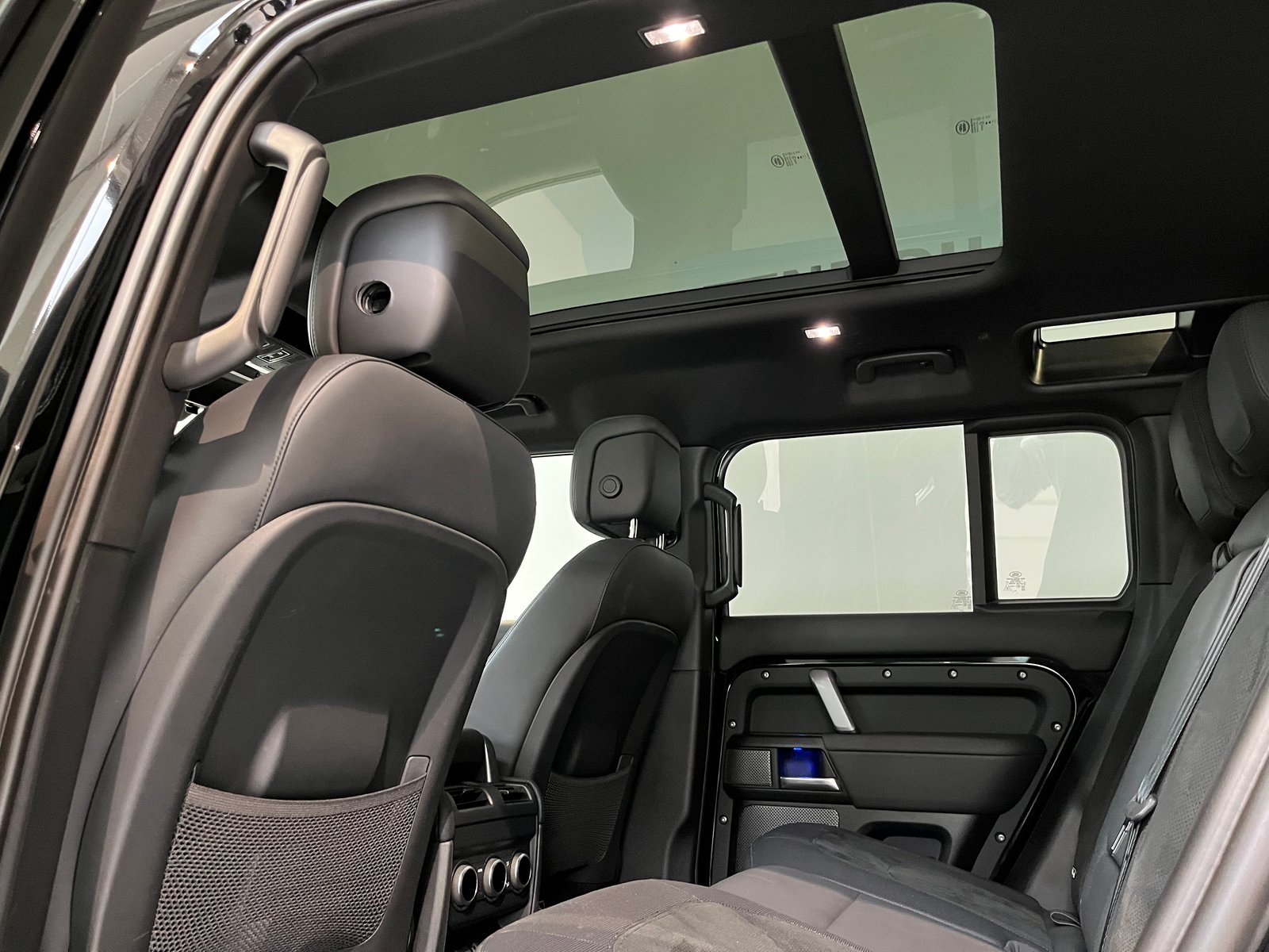 LAND ROVER Defender 110 525 V8 5.0 AT8, Benzin, Occasion / Gebraucht, Automatik - 7