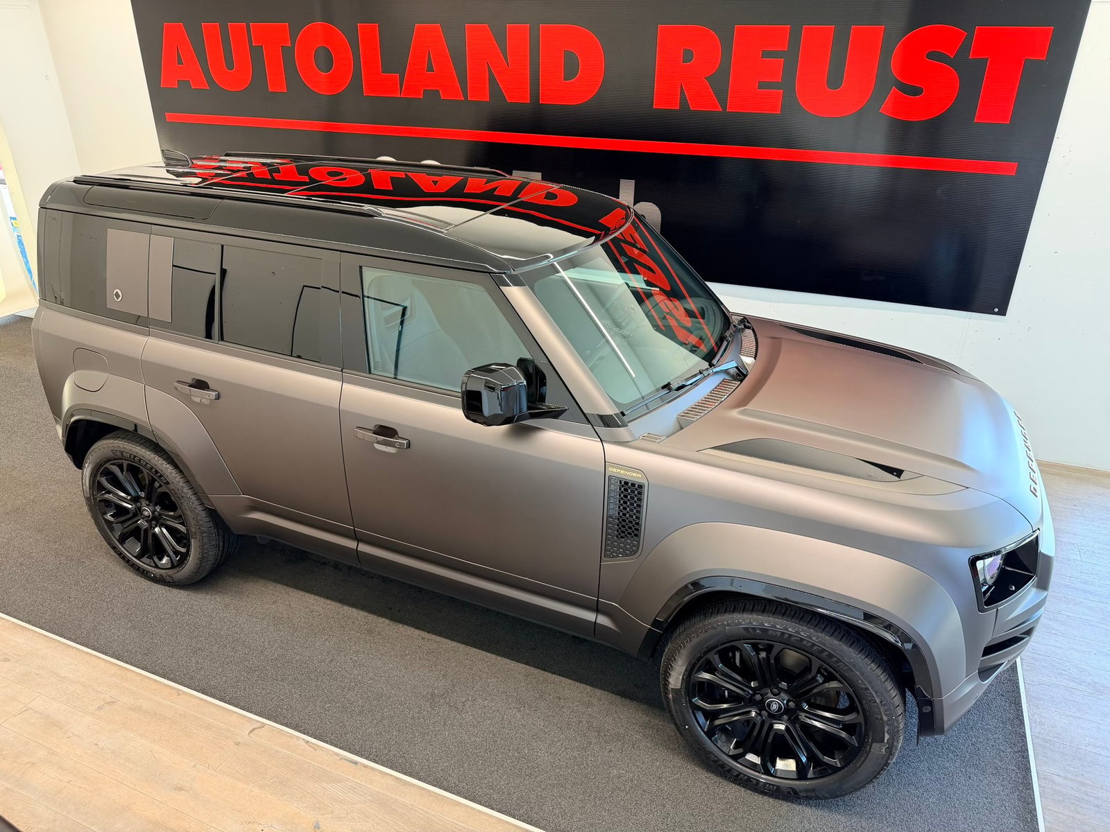 LAND ROVER Defender 110 635 V8 4.4 Octa Edition One AT8, Benzin, Occasion / Gebraucht, Automatik - 5