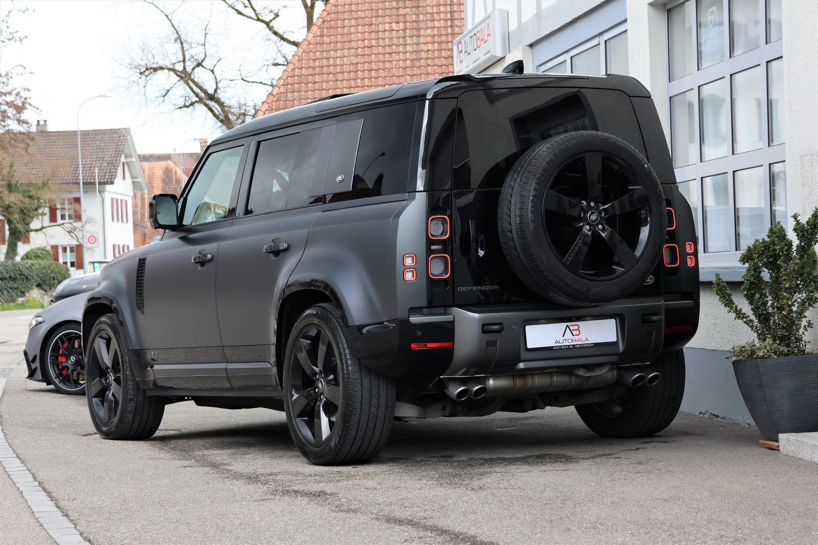LAND ROVER Defender 110 525 V8 5.0 Carpathian Edition AT8 St, Benzin, Occasion / Gebraucht, Automatik - 3