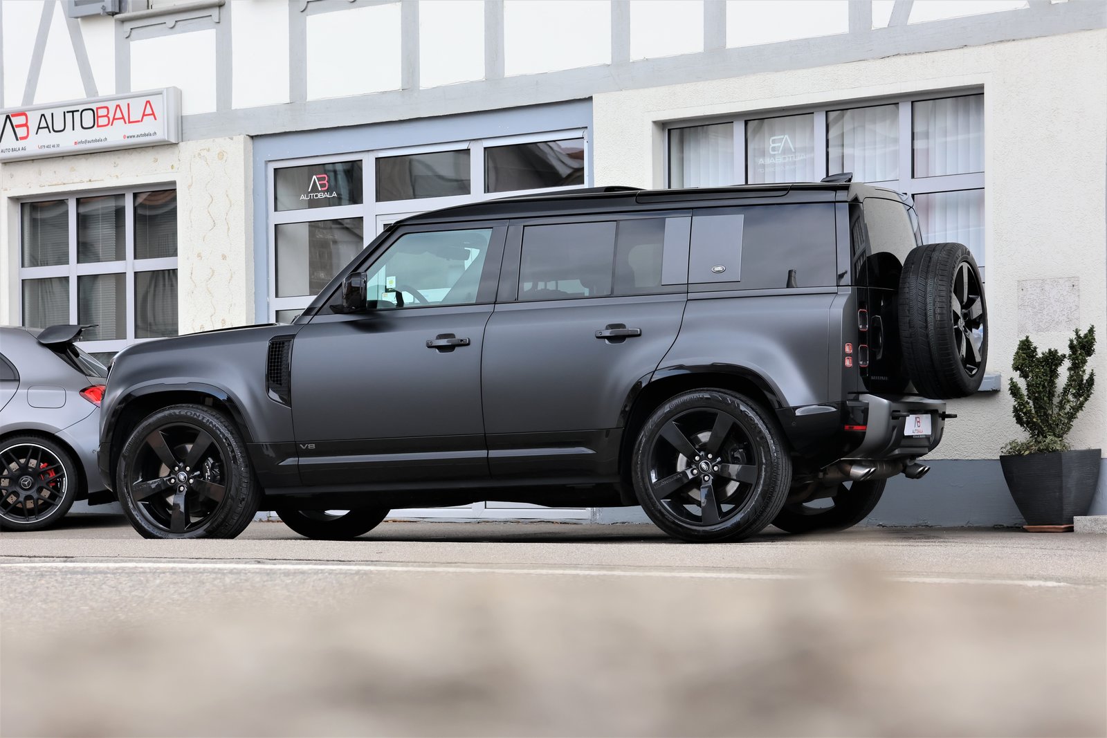 LAND ROVER Defender 110 525 V8 5.0 Carpathian Edition AT8 St, Benzin, Occasion / Gebraucht, Automatik - 4