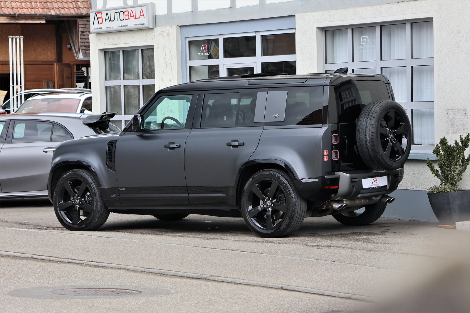LAND ROVER Defender 110 525 V8 5.0 Carpathian Edition AT8 St, Benzin, Occasion / Gebraucht, Automatik - 5