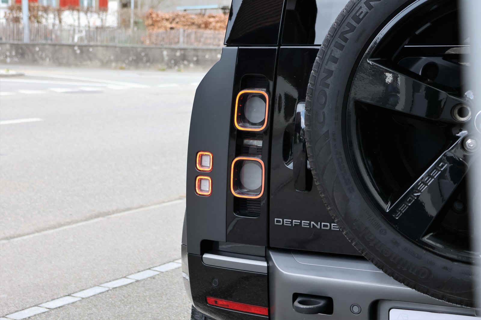 LAND ROVER Defender 110 525 V8 5.0 Carpathian Edition AT8 St, Benzin, Occasion / Gebraucht, Automatik - 7