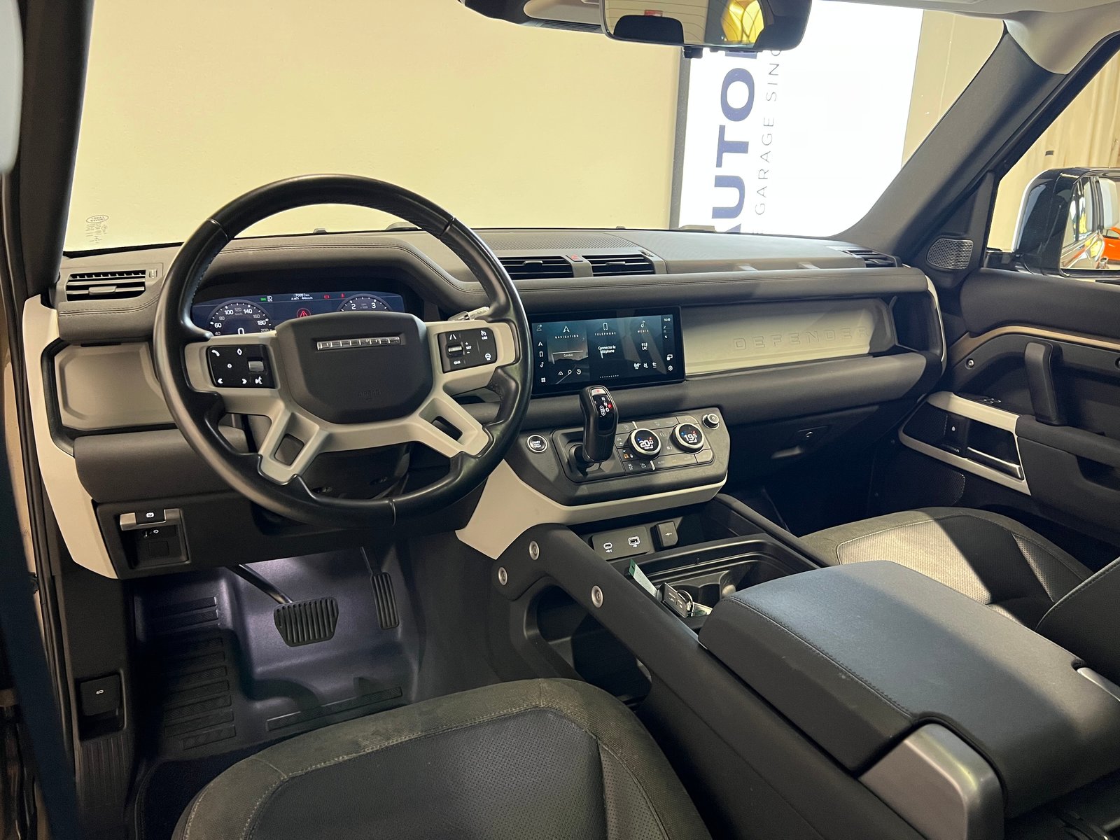 LAND ROVER Defender 110 2.0 SD4 240 First Edition, Diesel, Second hand / Used, Automatic - 3