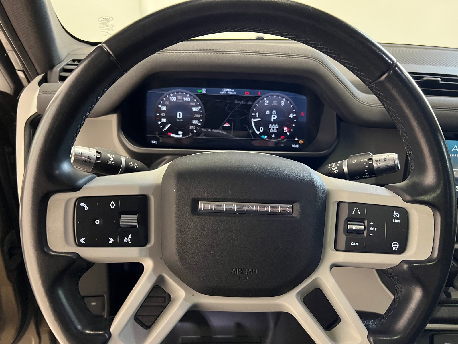LAND ROVER Defender 110 2.0 SD4 240 First Edition, Diesel, Second hand / Used, Automatic - 4