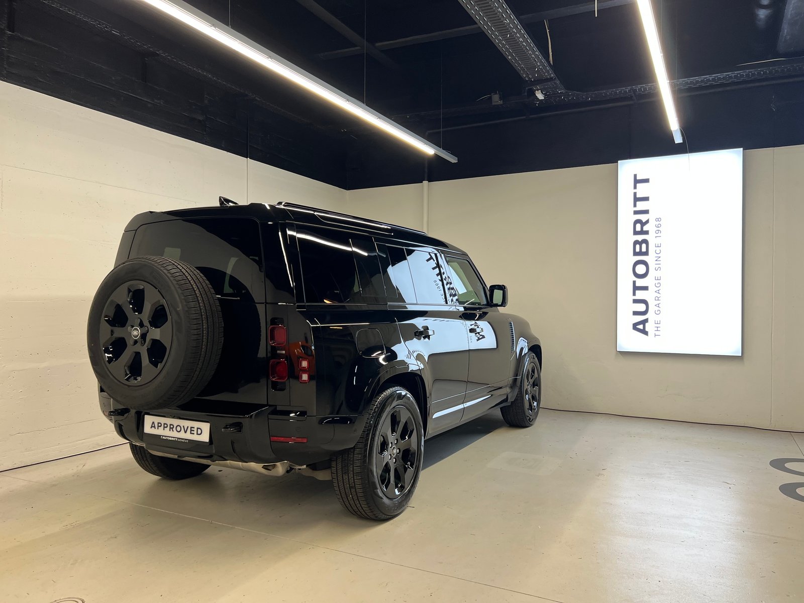 LAND ROVER Defender 110 2.0 P300e X-Dynamic HSE, Hybride Rechargeable Essence/Électricité, Occasion / Utilisé, Automatique - 2