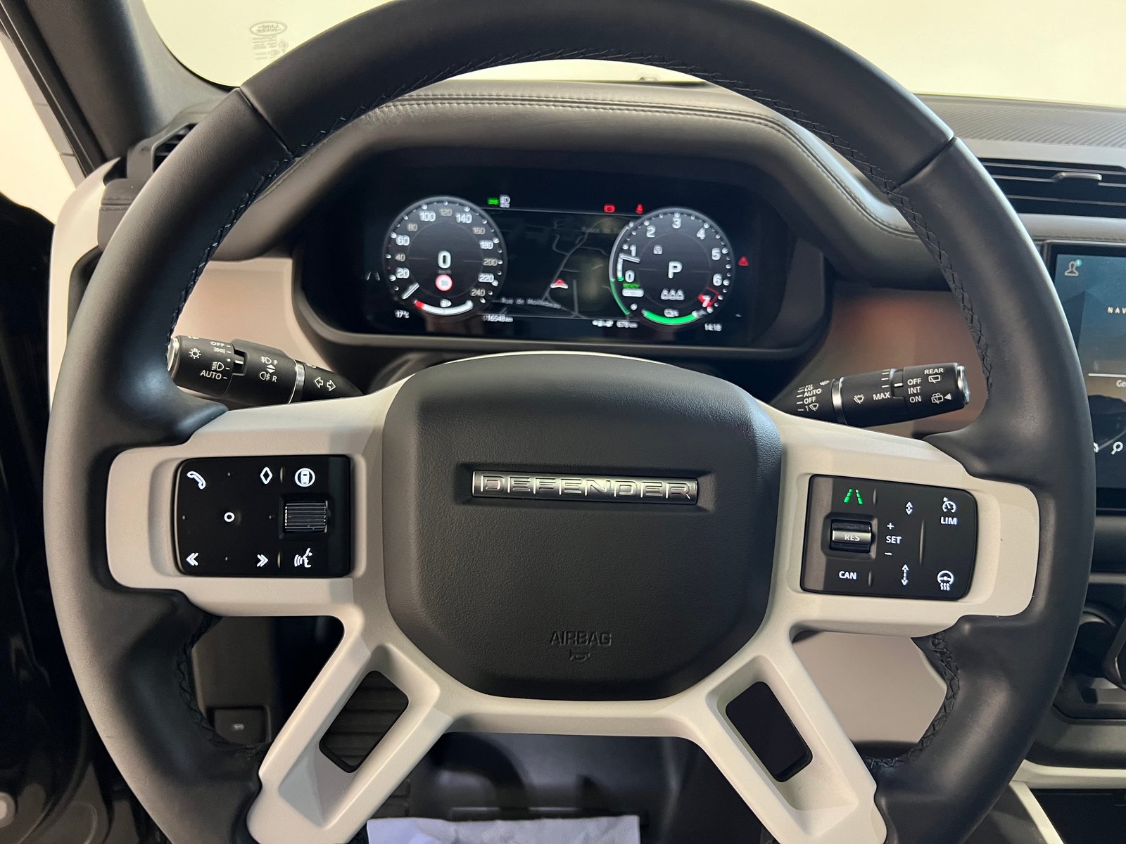 LAND ROVER Defender 110 2.0 P300e X-Dynamic HSE, Hybride Rechargeable Essence/Électricité, Occasion / Utilisé, Automatique - 4