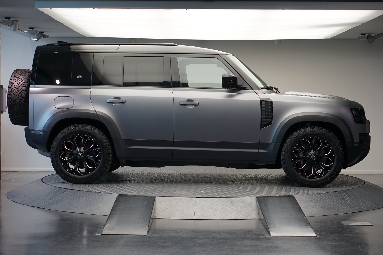 LAND ROVER Defender 110 3.0 D I6 300 HSE AWD AT8 *Fuel Offro, Mild-Hybrid Diesel/Elektro, Occasion / Gebraucht, Automatik - 4