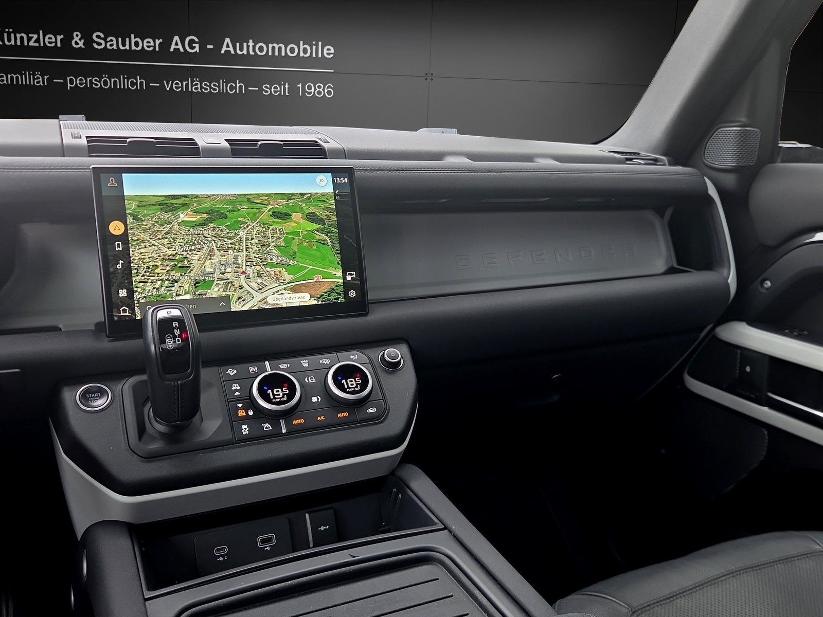 LAND ROVER Defender 110 P400e Si4 PHEV SE AT8, Plug-in-Hybrid Petrol/Electric, Second hand / Used, Automatic - 7