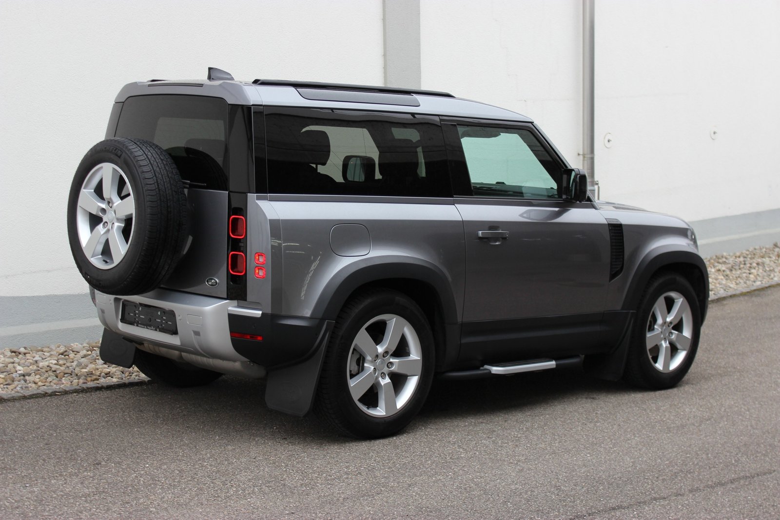 LAND ROVER Defender 90 3.0D I6 200 SE AT8, Diesel, Second hand / Used, Automatic - 6