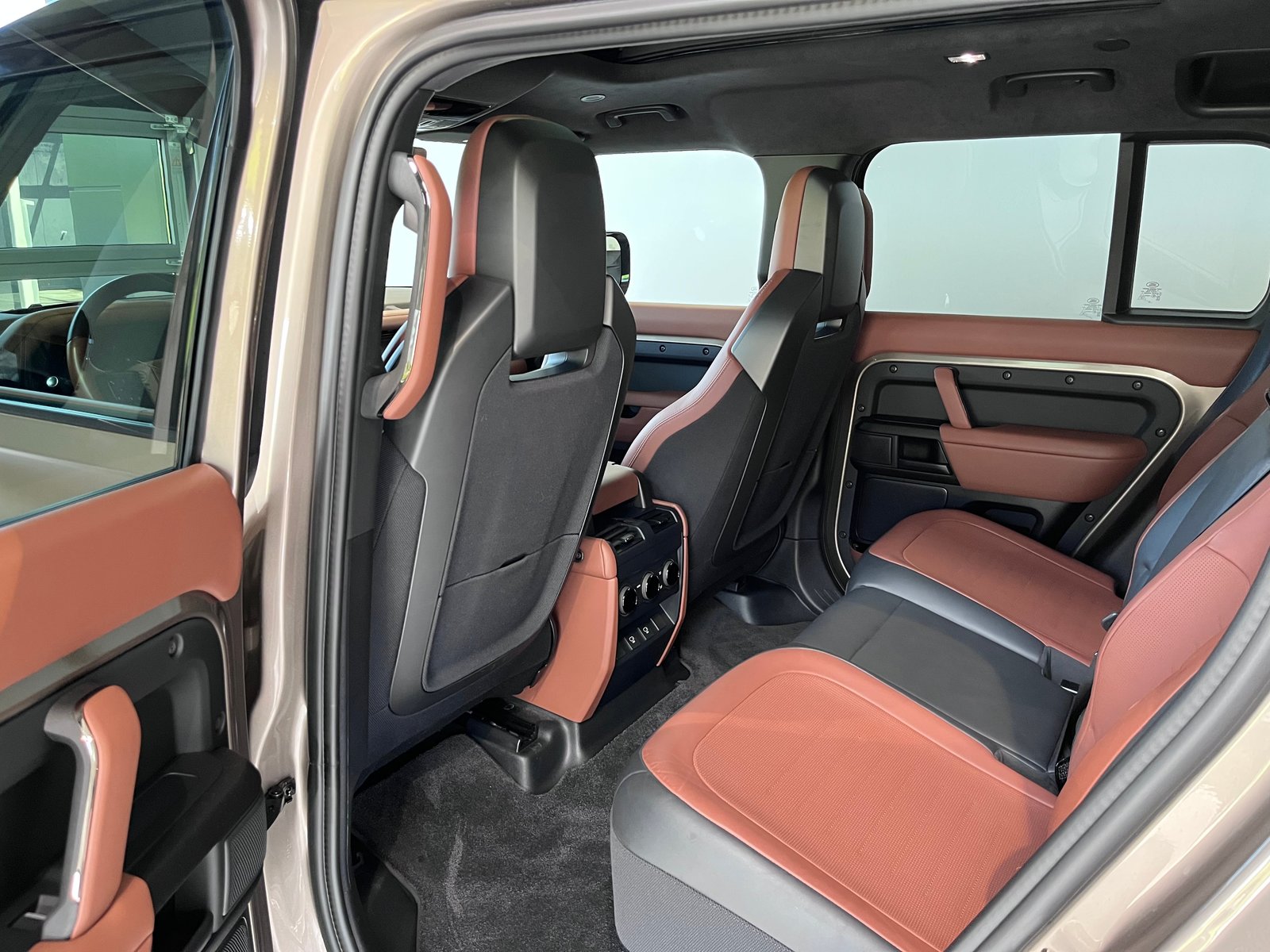 LAND ROVER Defender 110 4.4 V8 OCTA, Occasion / Utilisé, Automatique - 7