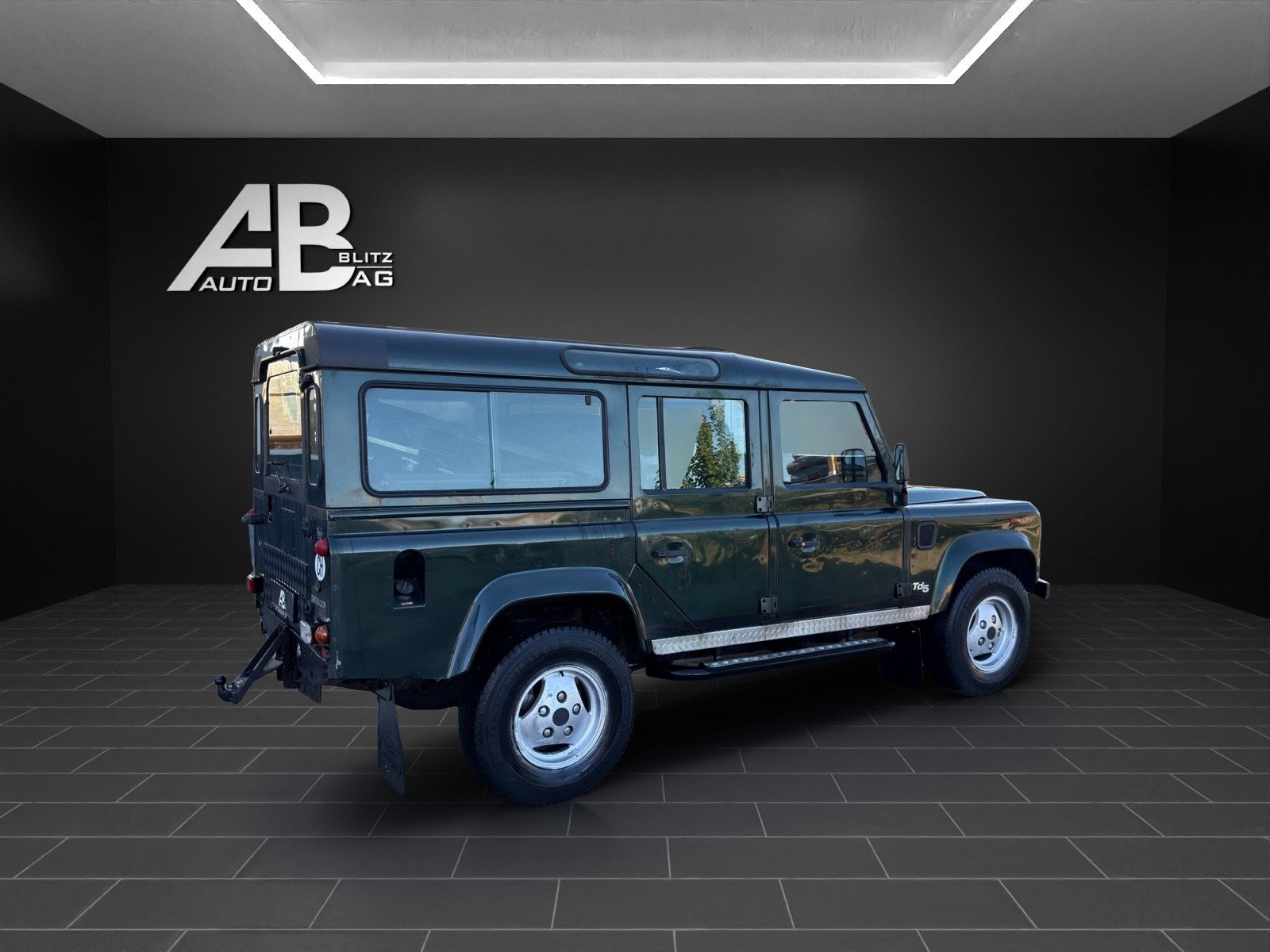 LAND ROVER Defender 110 SW 2.5 Td5, Diesel, Second hand / Used, Manual - 4