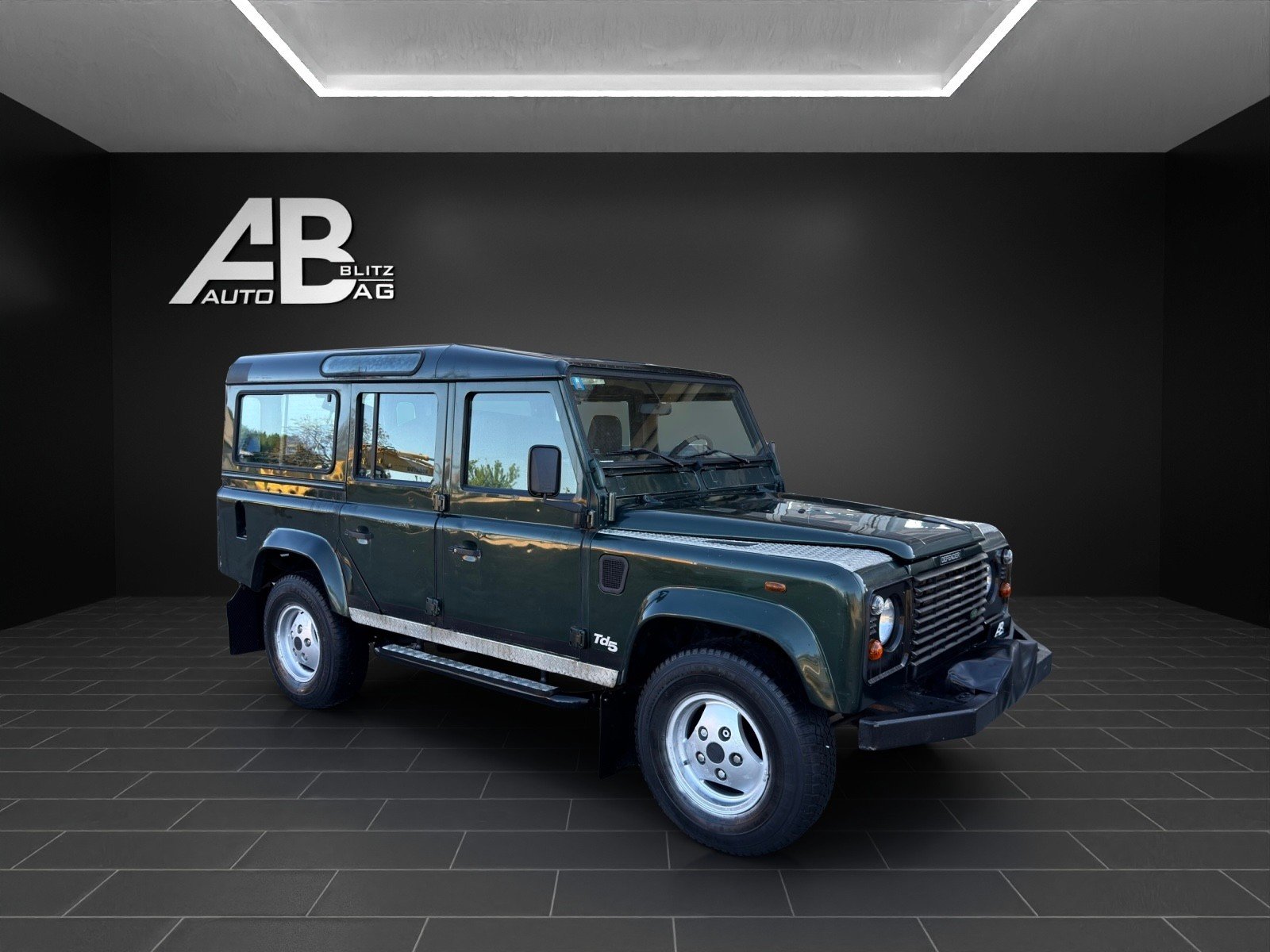 LAND ROVER Defender 110 SW 2.5 Td5, Diesel, Second hand / Used, Manual - 5