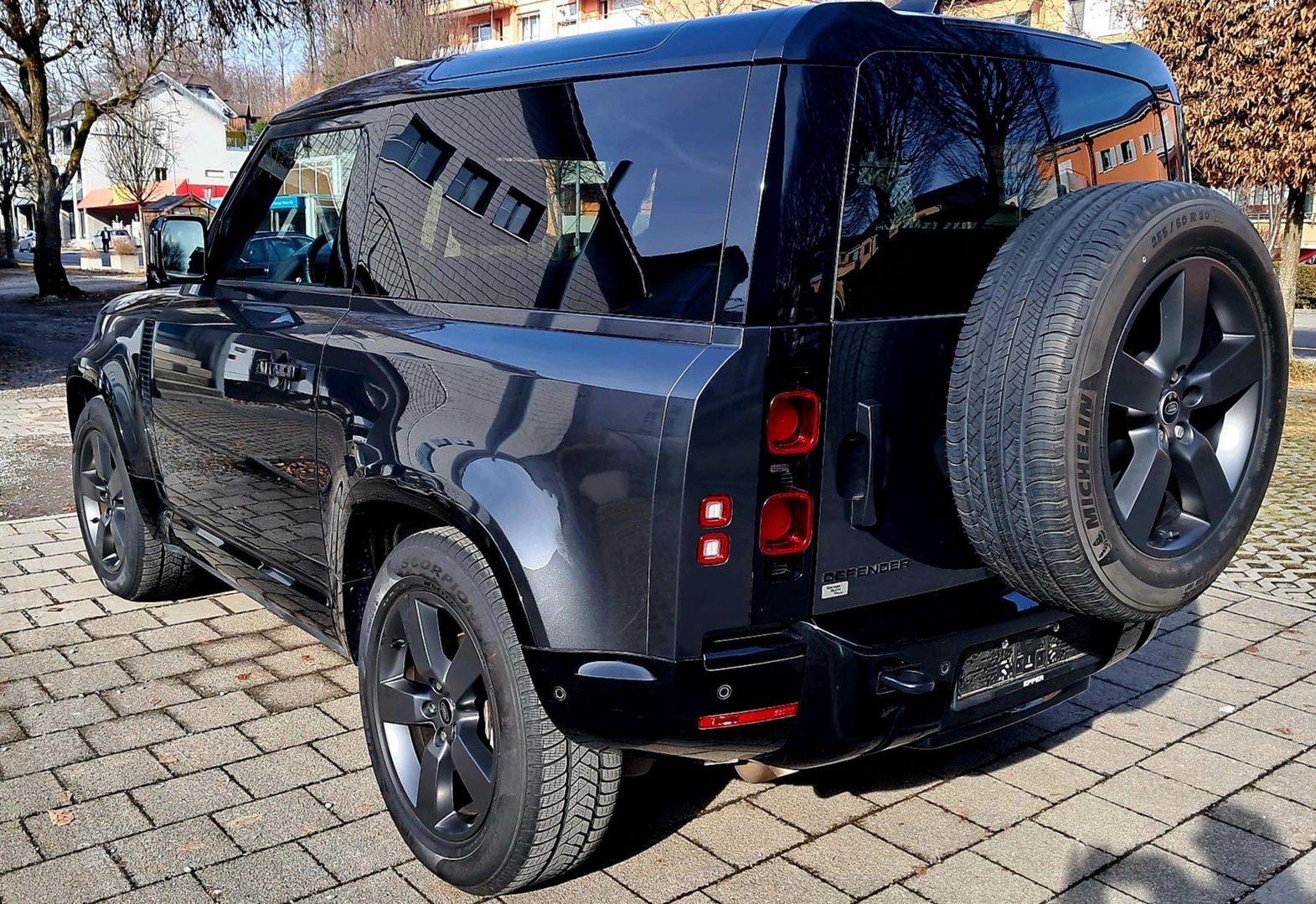 LAND ROVER Defender 90 3.0 D I6 250 SE, Mild-Hybrid Diesel/Electric, Second hand / Used, Automatic - 2