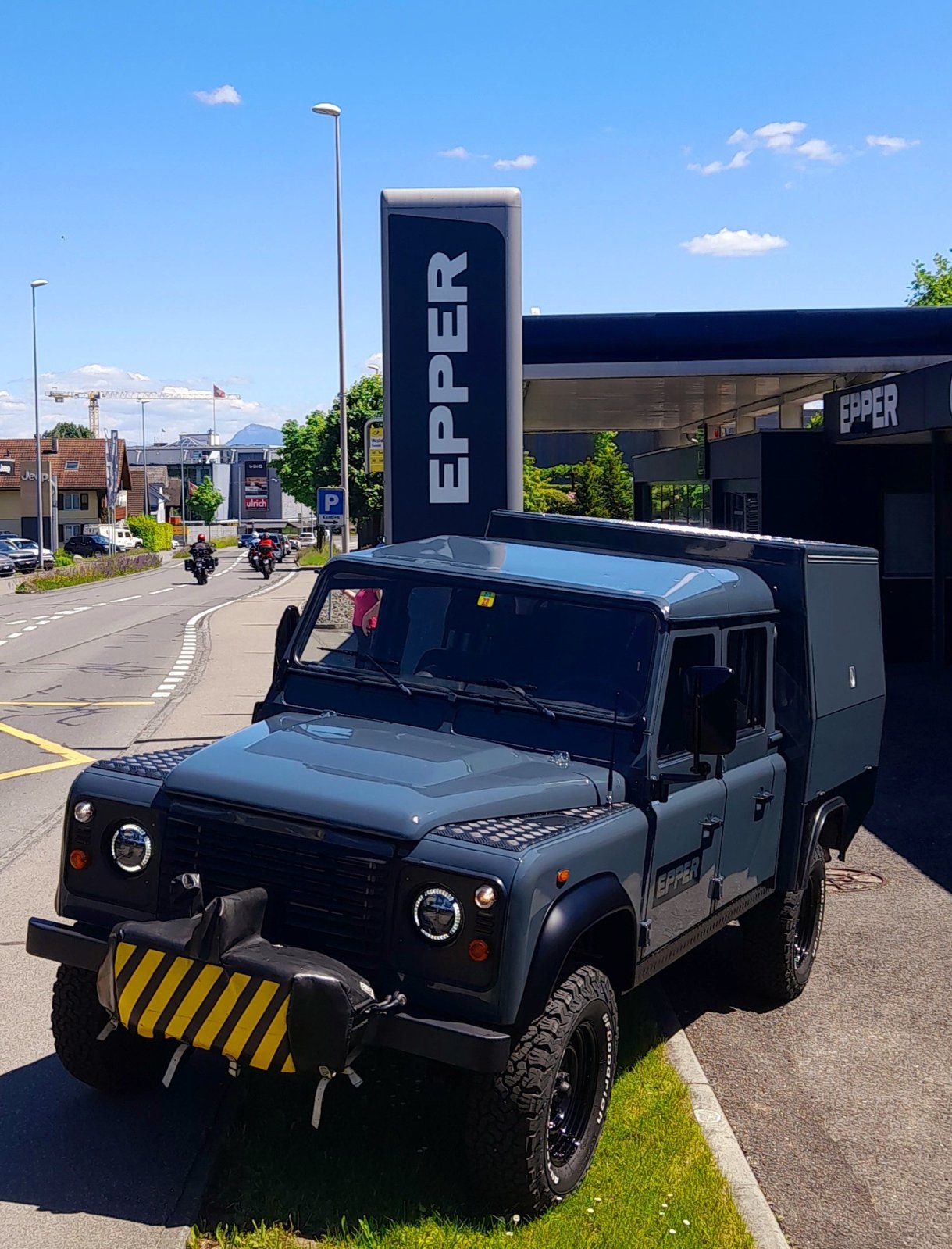 LAND ROVER Defender 130 Doppelkabine Pickup 2.4 TD4, Diesel, Second hand / Used, Manual - 2