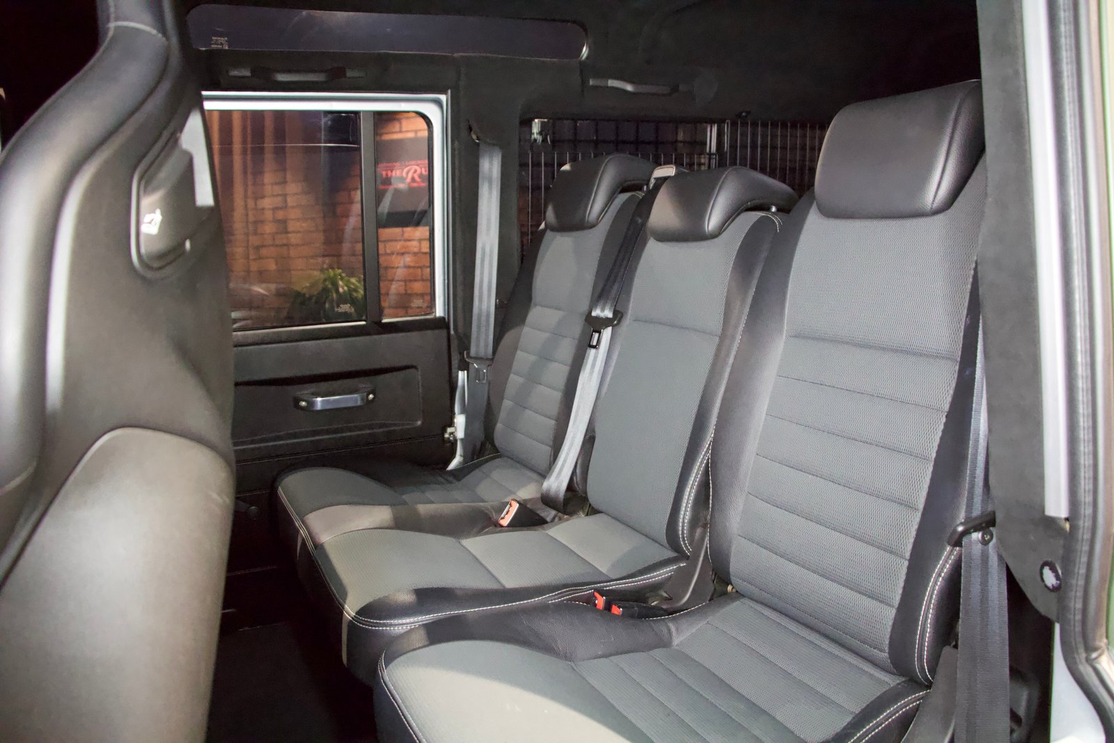 LAND ROVER Defender 110 2.4 Td4 Station Wagon AVUS, Diesel, Occasioni / Usate, Manuale - 6