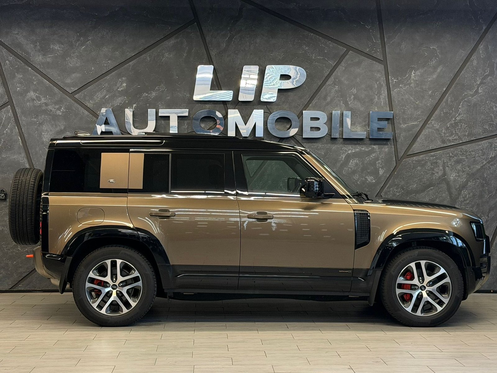 LAND ROVER Defender 110 3.0 D I6 300 X-Dynamic HSE AWD AT8 F, Mild-Hybrid Diesel/Elektro, Occasion / Gebraucht, Automatik - 4