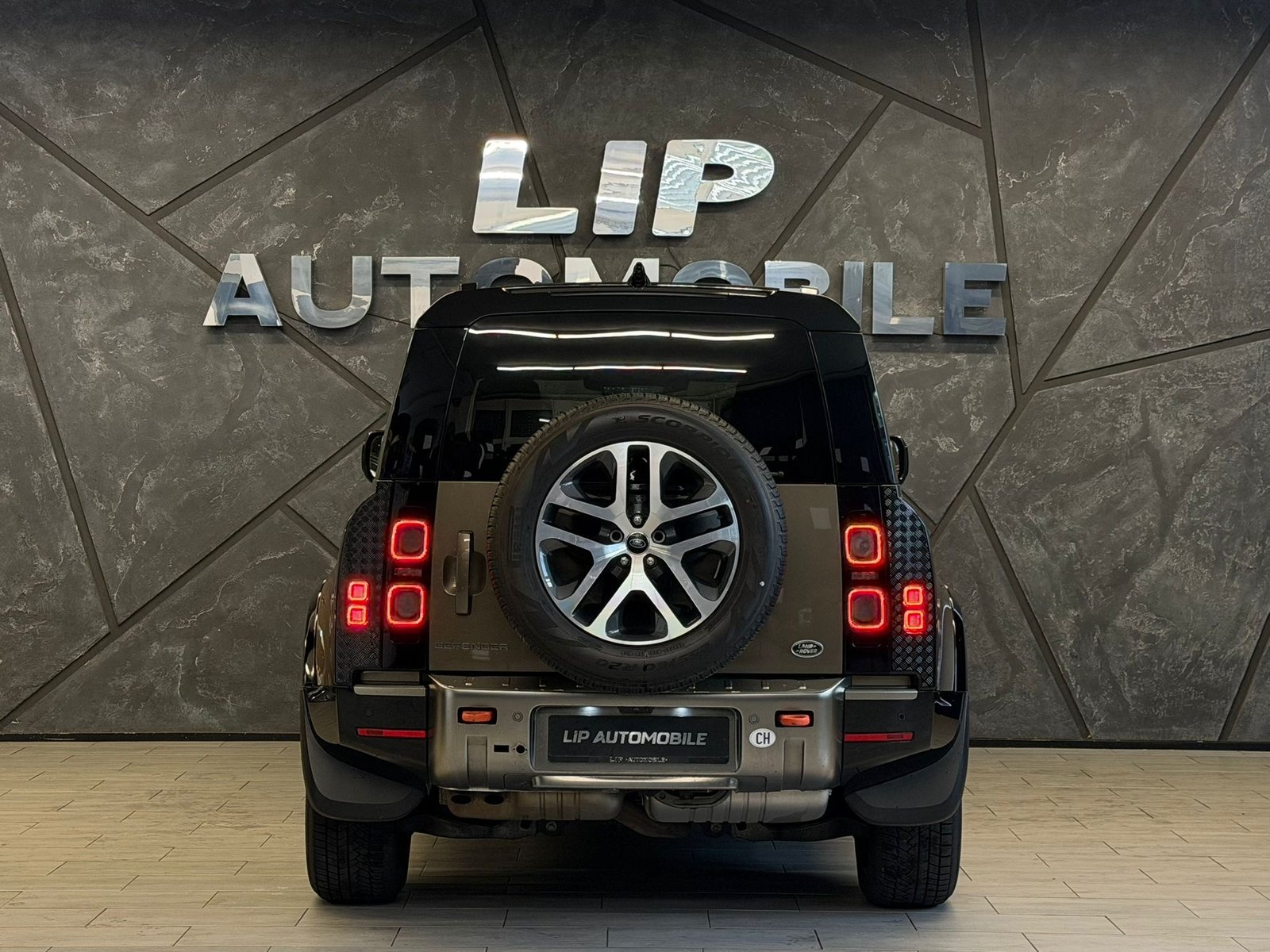 LAND ROVER Defender 110 3.0 D I6 300 X-Dynamic HSE AWD AT8 F, Mild-Hybrid Diesel/Elektro, Occasion / Gebraucht, Automatik - 7