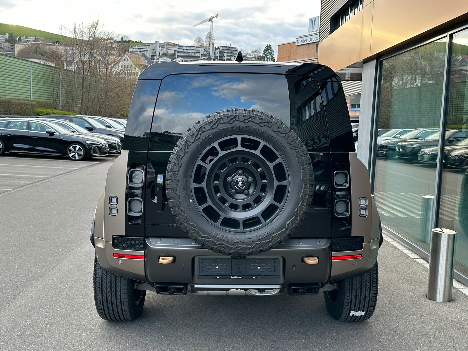 LAND ROVER Defender 110 4.4 V8 Octa / CH Auslieferung mit Gr, Mild-Hybrid Benzin/Elektro, Occasion / Gebraucht, Automatik - 4