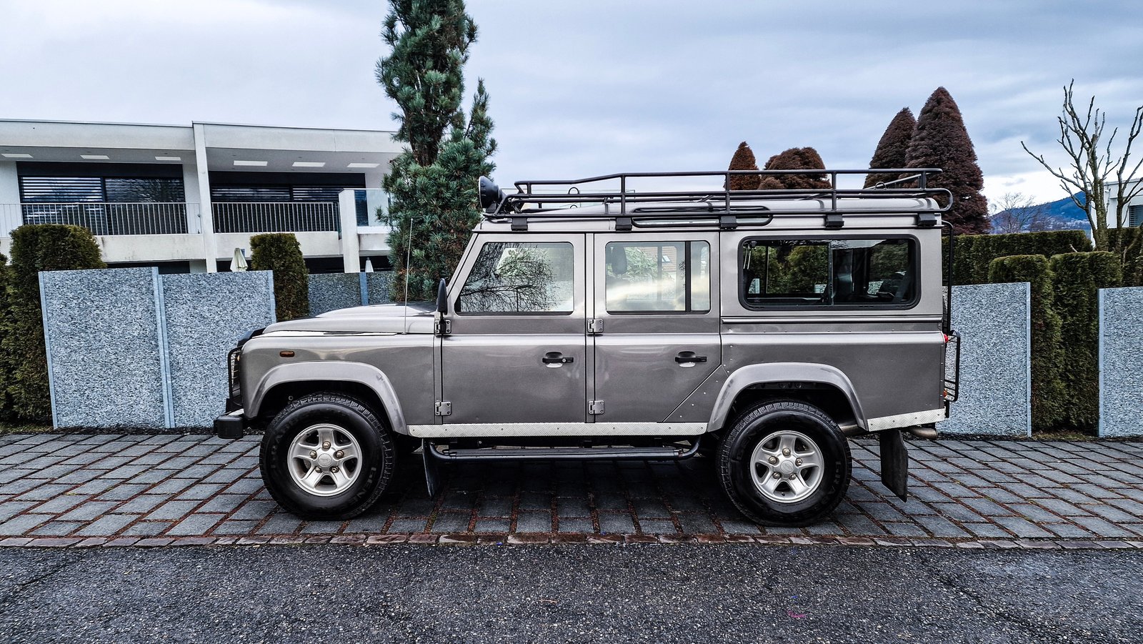 LAND ROVER Defender 110 SW 2.4Tdc, Diesel, Second hand / Used, Manual - 2