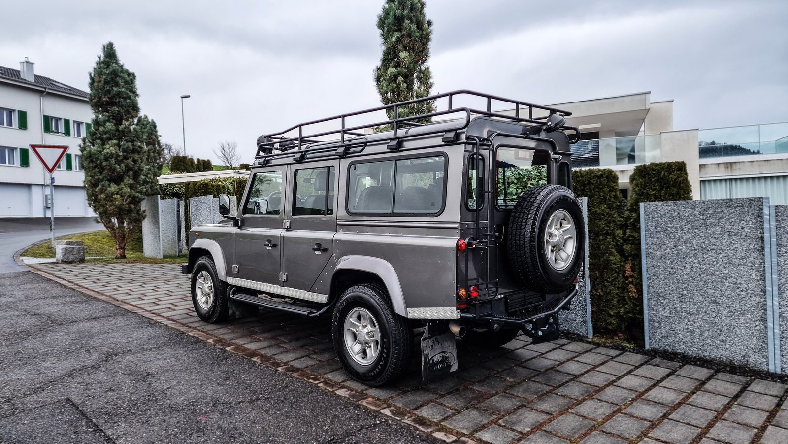 LAND ROVER Defender 110 SW 2.4Tdc, Diesel, Second hand / Used, Manual - 3