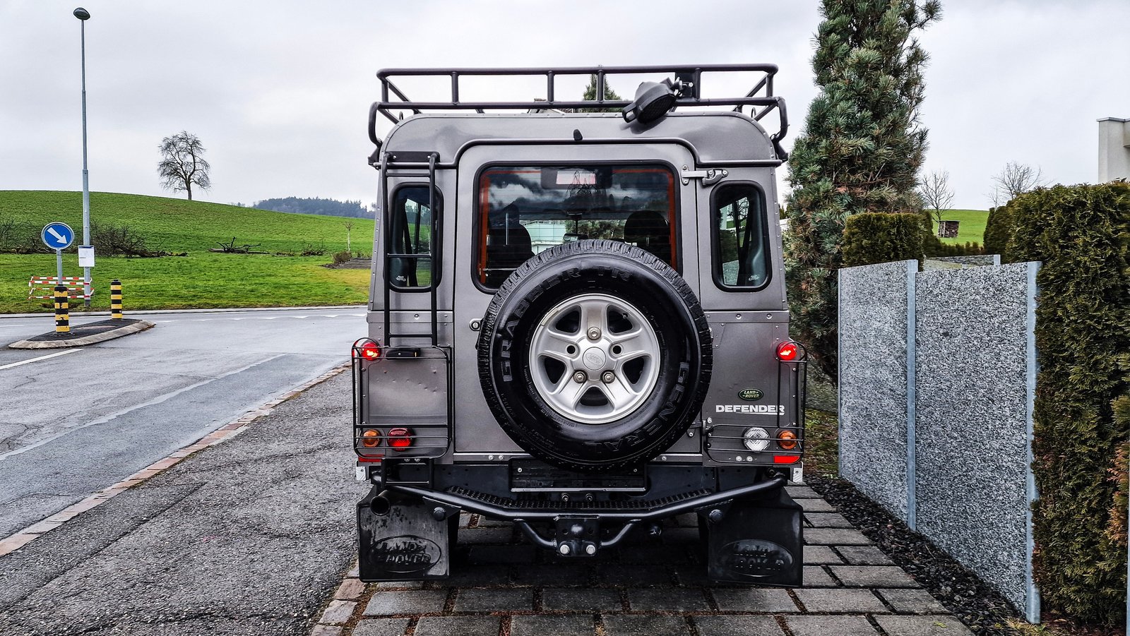 LAND ROVER Defender 110 SW 2.4Tdc, Diesel, Second hand / Used, Manual - 4