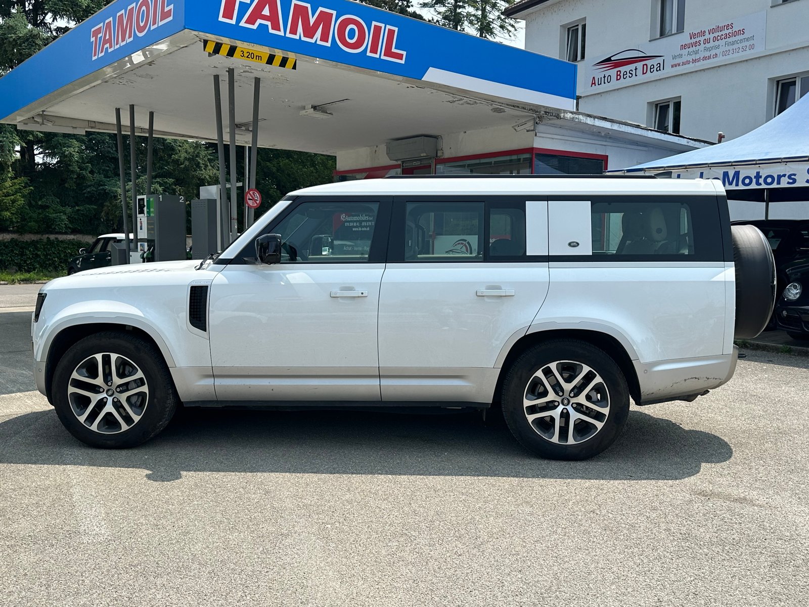 LAND ROVER Defender 130 3.0 D I6 300 SE AWD AT8, Mild-Hybrid Diesel/Electric, Second hand / Used, Automatic - 7
