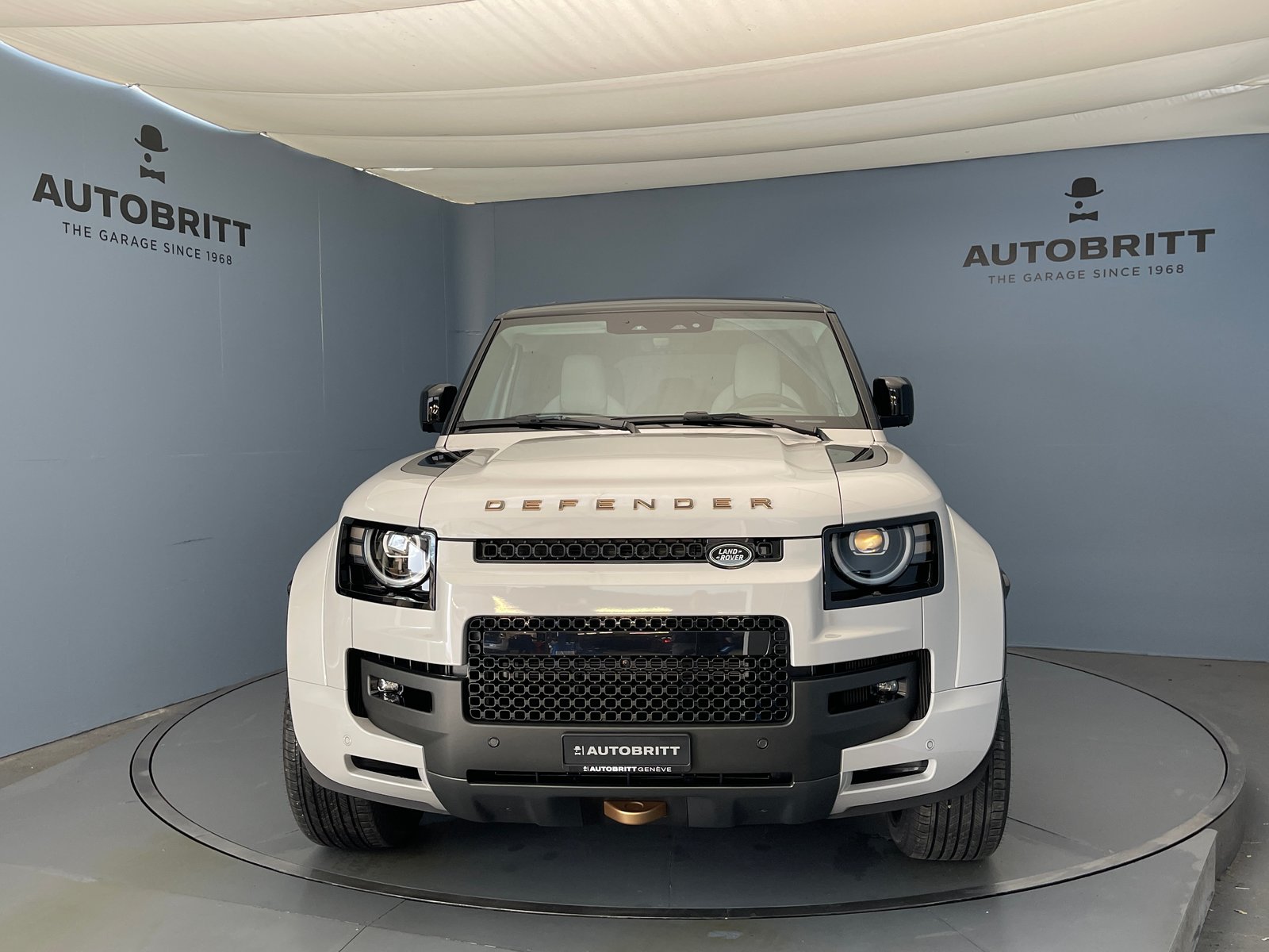 LAND ROVER Defender 110 4.4 V8 Octa, Essence, Occasion / Utilisé, Automatique - 2