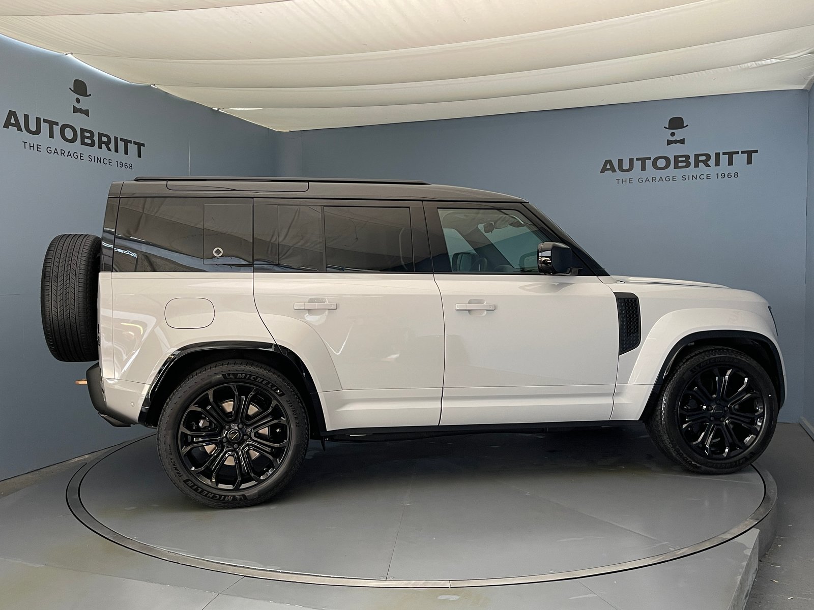 LAND ROVER Defender 110 4.4 V8 Octa, Essence, Occasion / Utilisé, Automatique - 3