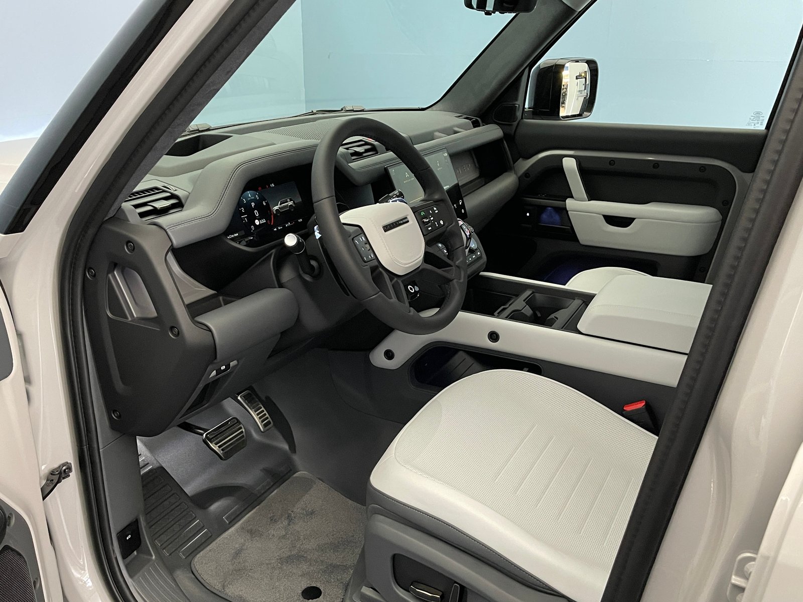 LAND ROVER Defender 110 4.4 V8 Octa, Essence, Occasion / Utilisé, Automatique - 6