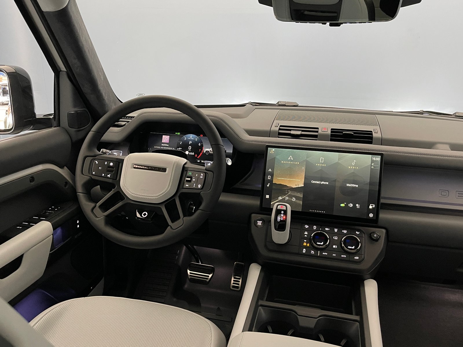 LAND ROVER Defender 110 4.4 V8 Octa, Essence, Occasion / Utilisé, Automatique - 7