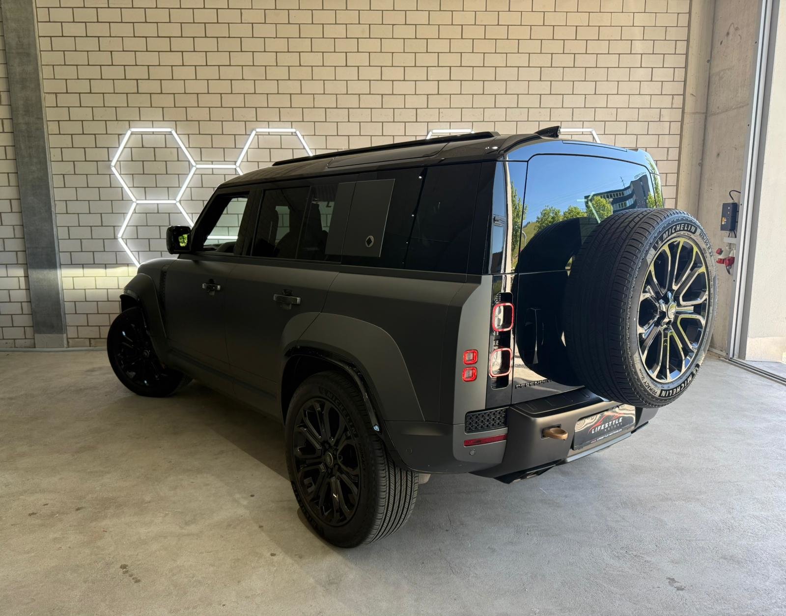 LAND ROVER Defender 110 635 V8 4.4 Octa Edition One AT8, Benzin, Occasion / Gebraucht, Automatik - 3