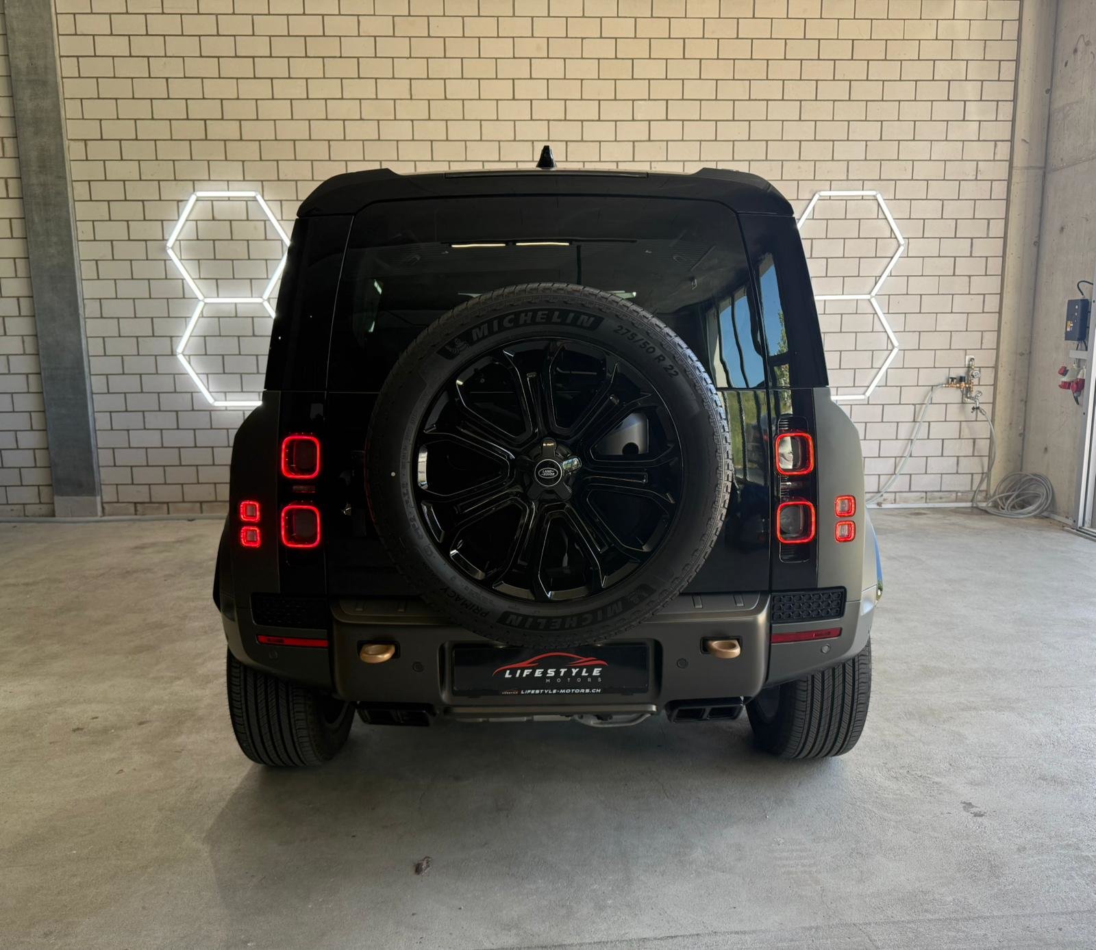 LAND ROVER Defender 110 635 V8 4.4 Octa Edition One AT8, Benzin, Occasion / Gebraucht, Automatik - 4