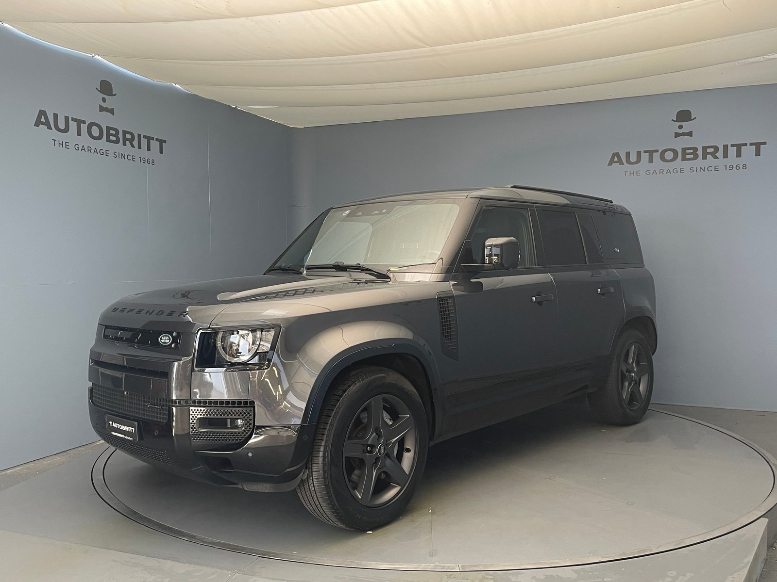 LAND ROVER Defender 110 3.0 D I6 300 X-Dynamic SE