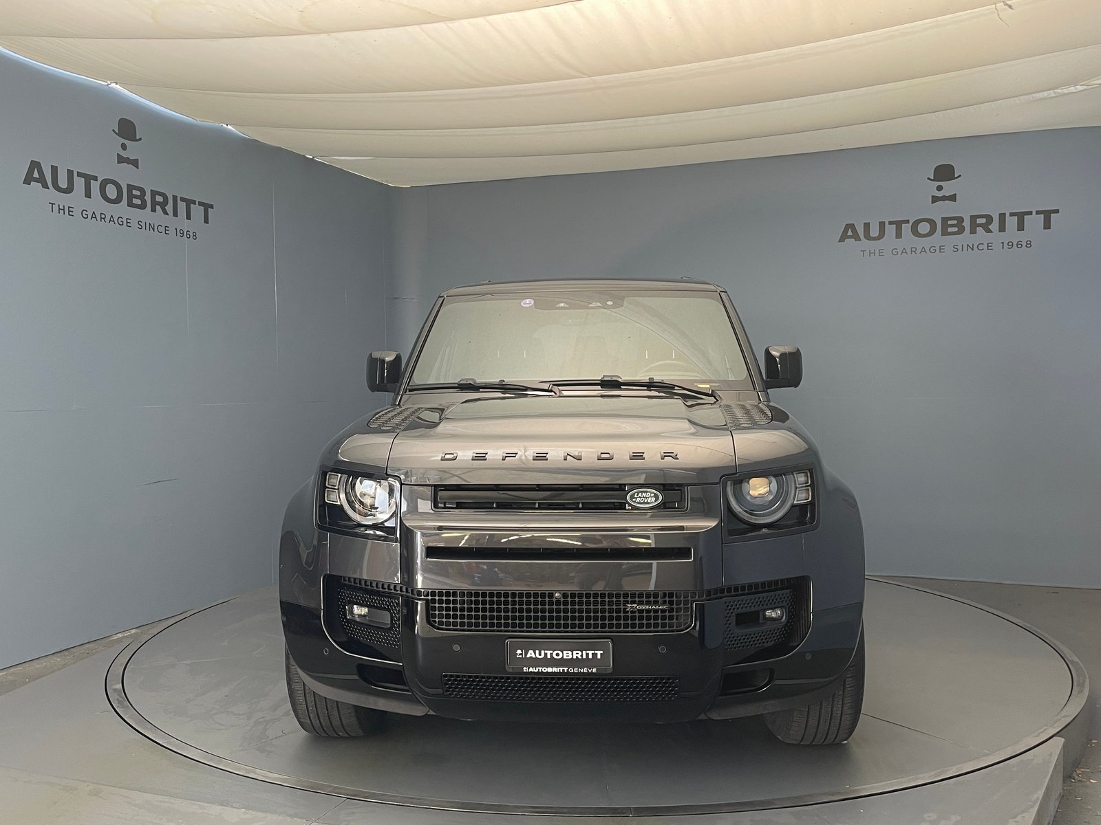 LAND ROVER Defender 110 3.0 D I6 300 X-Dynamic SE, Diesel, Occasion / Gebraucht, Automatik - 2