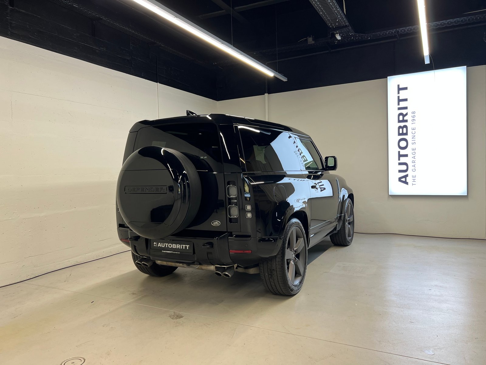 LAND ROVER Defender 90 5.0 V8 SC, Essence, Occasion / Utilisé, Automatique - 2