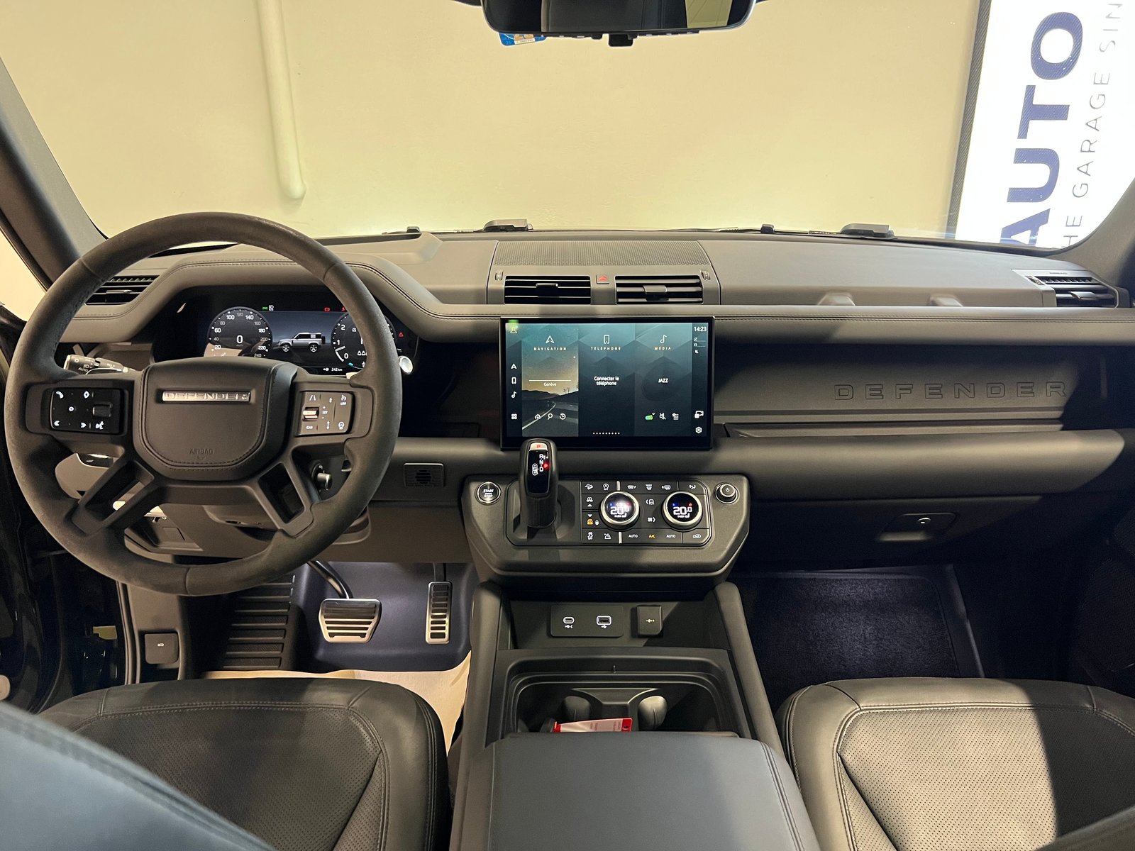 LAND ROVER Defender 90 5.0 V8 SC, Essence, Occasion / Utilisé, Automatique - 3