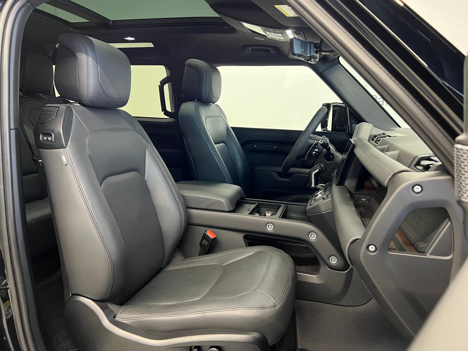 LAND ROVER Defender 90 5.0 V8 SC, Essence, Occasion / Utilisé, Automatique - 6