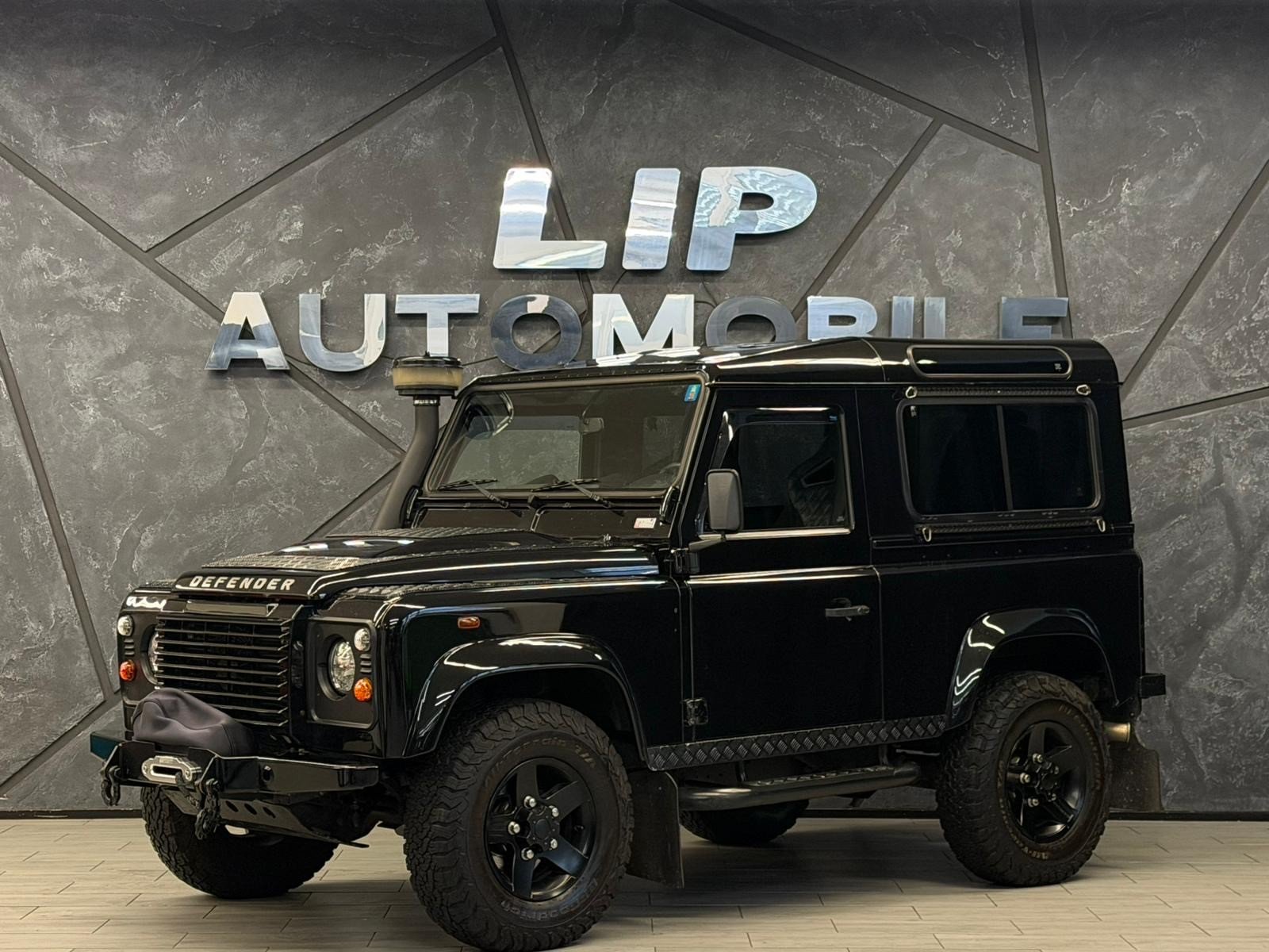LAND ROVER Defender 90 2.2 TD4 Station Wagon 67YRS Legend