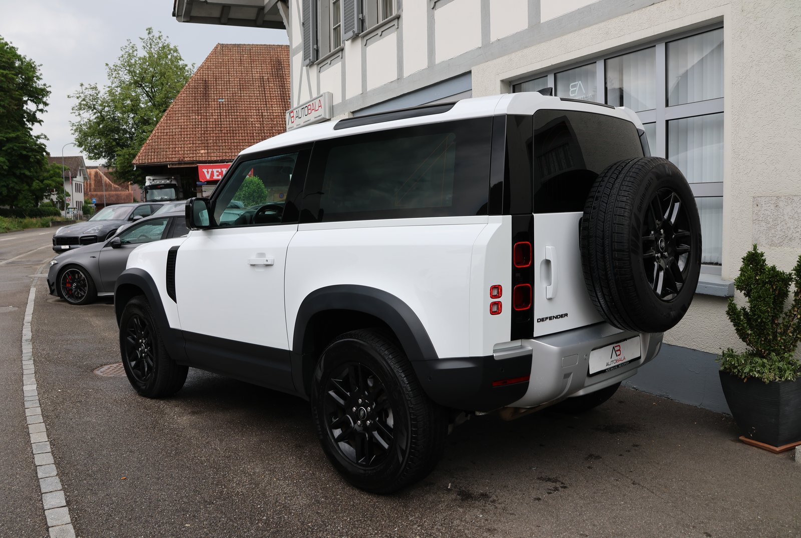 LAND ROVER Defender 90 3.0D I6 200 X-Dynamic SE AT8, Diesel, Occasion / Utilisé, Automatique - 7