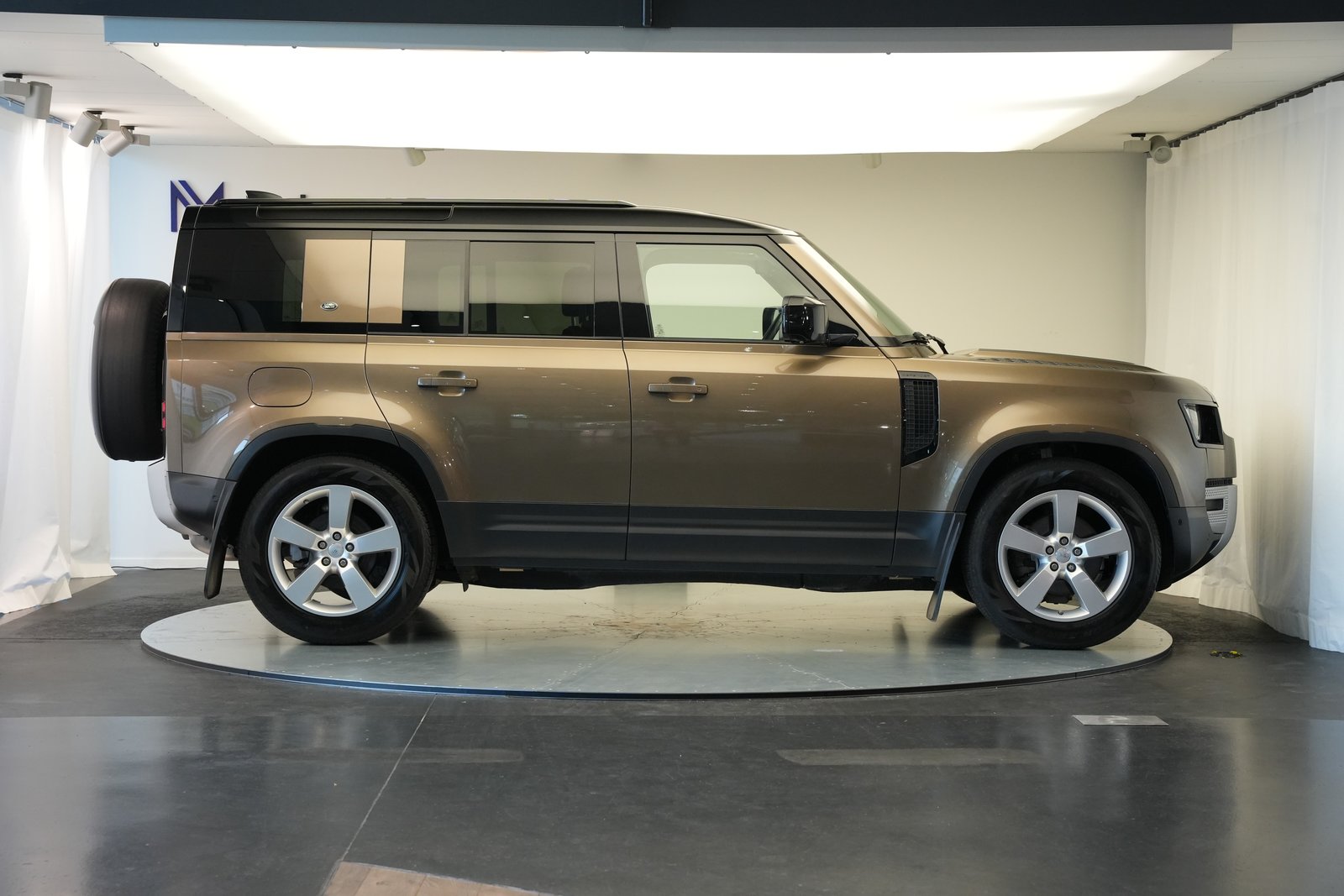 LAND ROVER Defender 110 D240 SD4 First Edition AT8 *CH-Fahrz, Diesel, Occasion / Utilisé, Automatique - 4