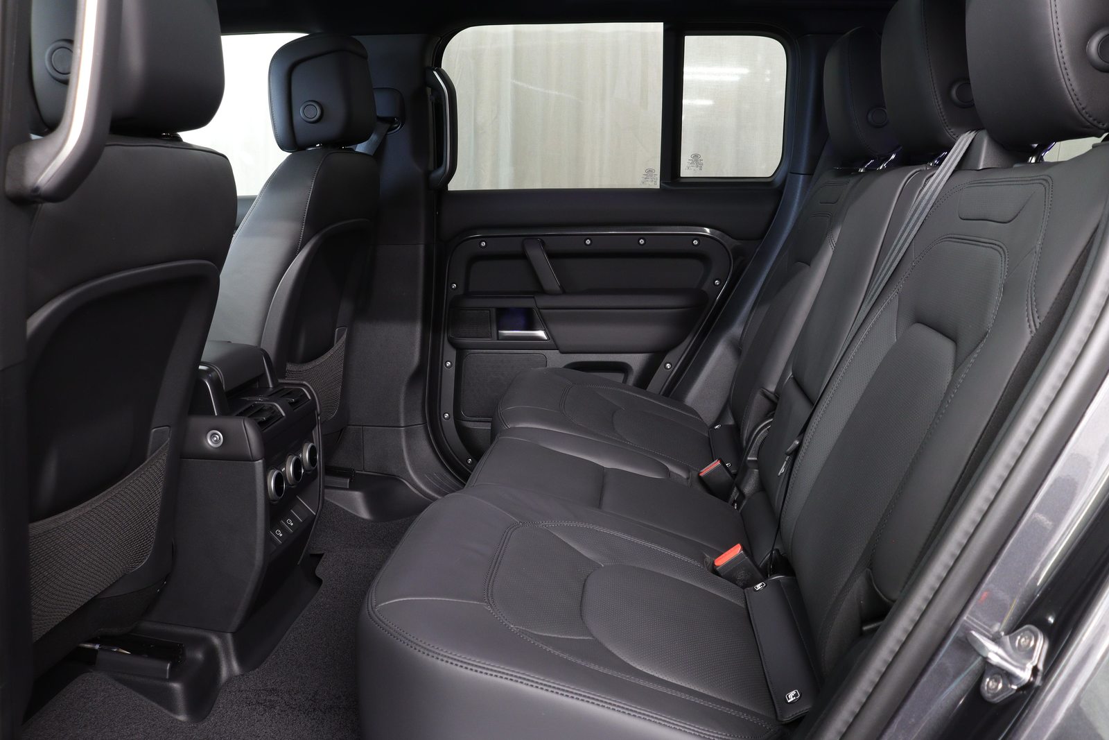 LAND ROVER Defender 110 3.0 D I6 300 X-Dynamic HSE, Mild-Hybrid Diesel/Electric, Second hand / Used, Automatic - 3