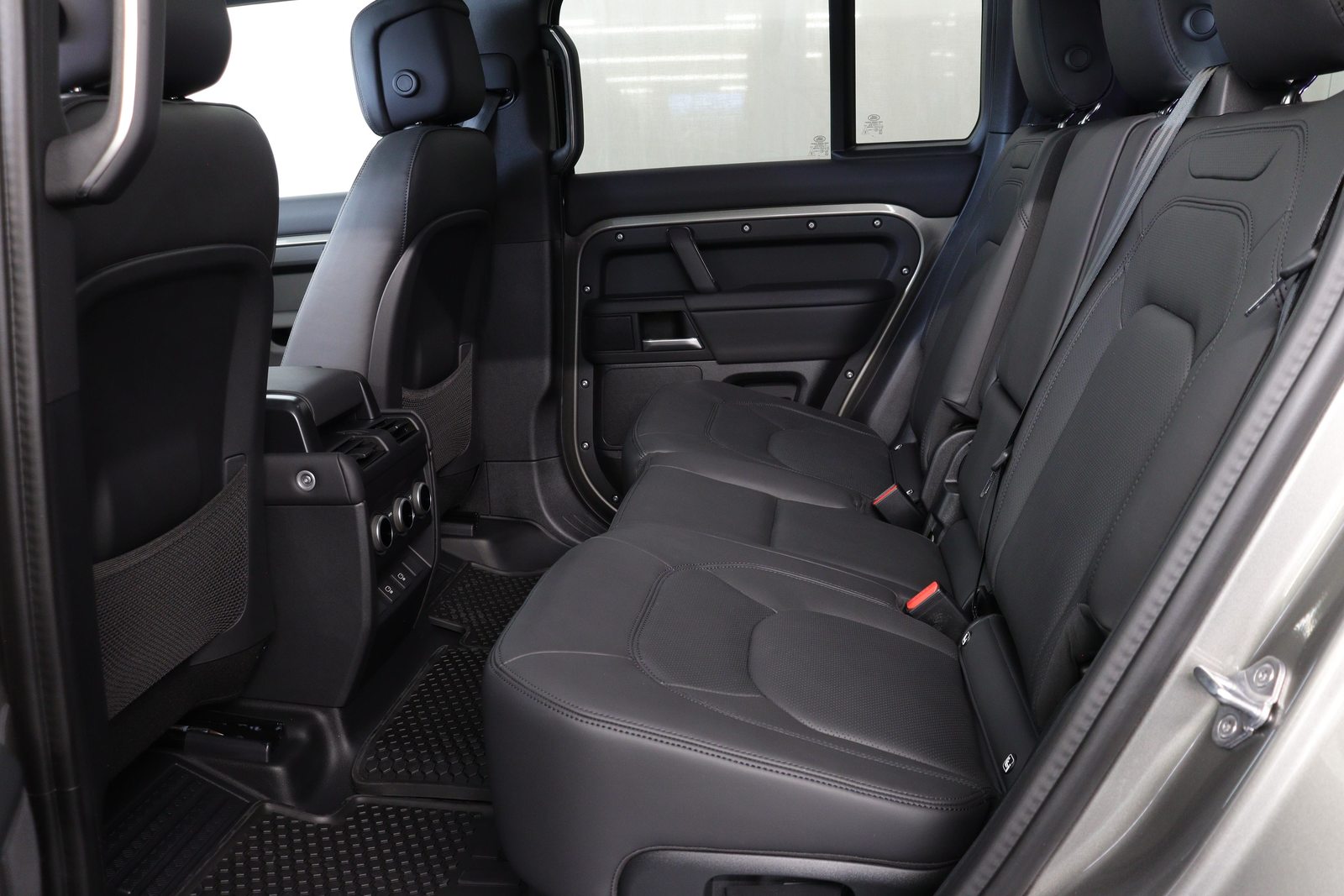 LAND ROVER Defender 110 3.0 D I6 300 X-Dynamic HSE, Mild-Hybrid Diesel/Electric, Second hand / Used, Automatic - 3