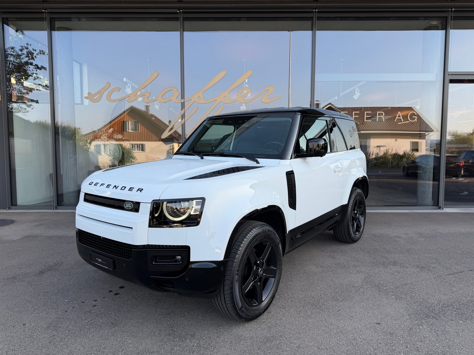 LAND ROVER Defender 90 3.0D I6 200 SE AT8
