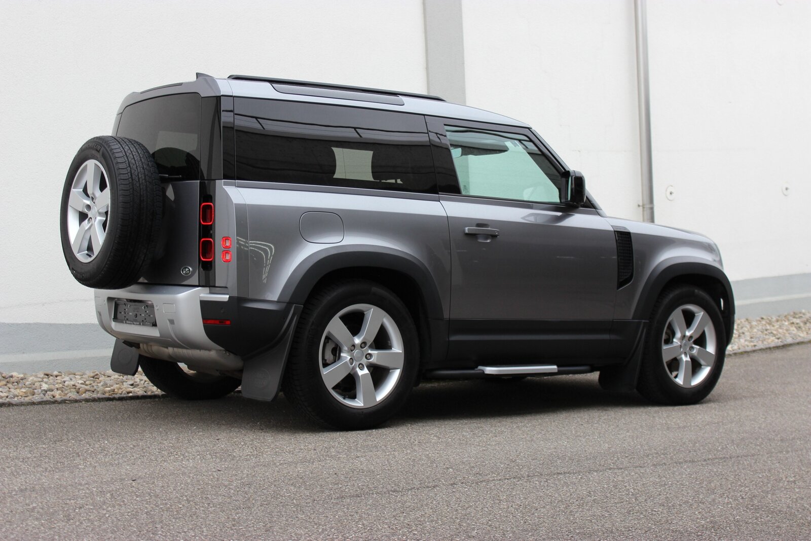 LAND ROVER Defender 90 3.0D I6 200 SE AT8, Diesel, Second hand / Used, Automatic - 3