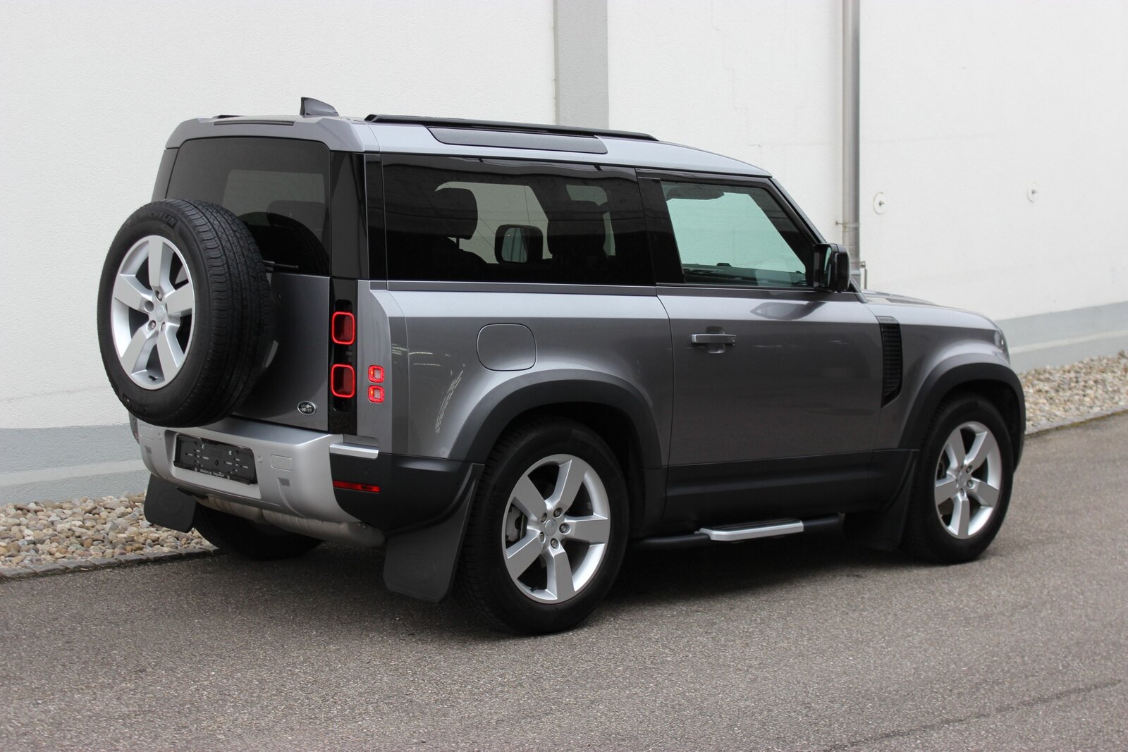 LAND ROVER Defender 90 3.0D I6 200 SE AT8, Diesel, Second hand / Used, Automatic - 6