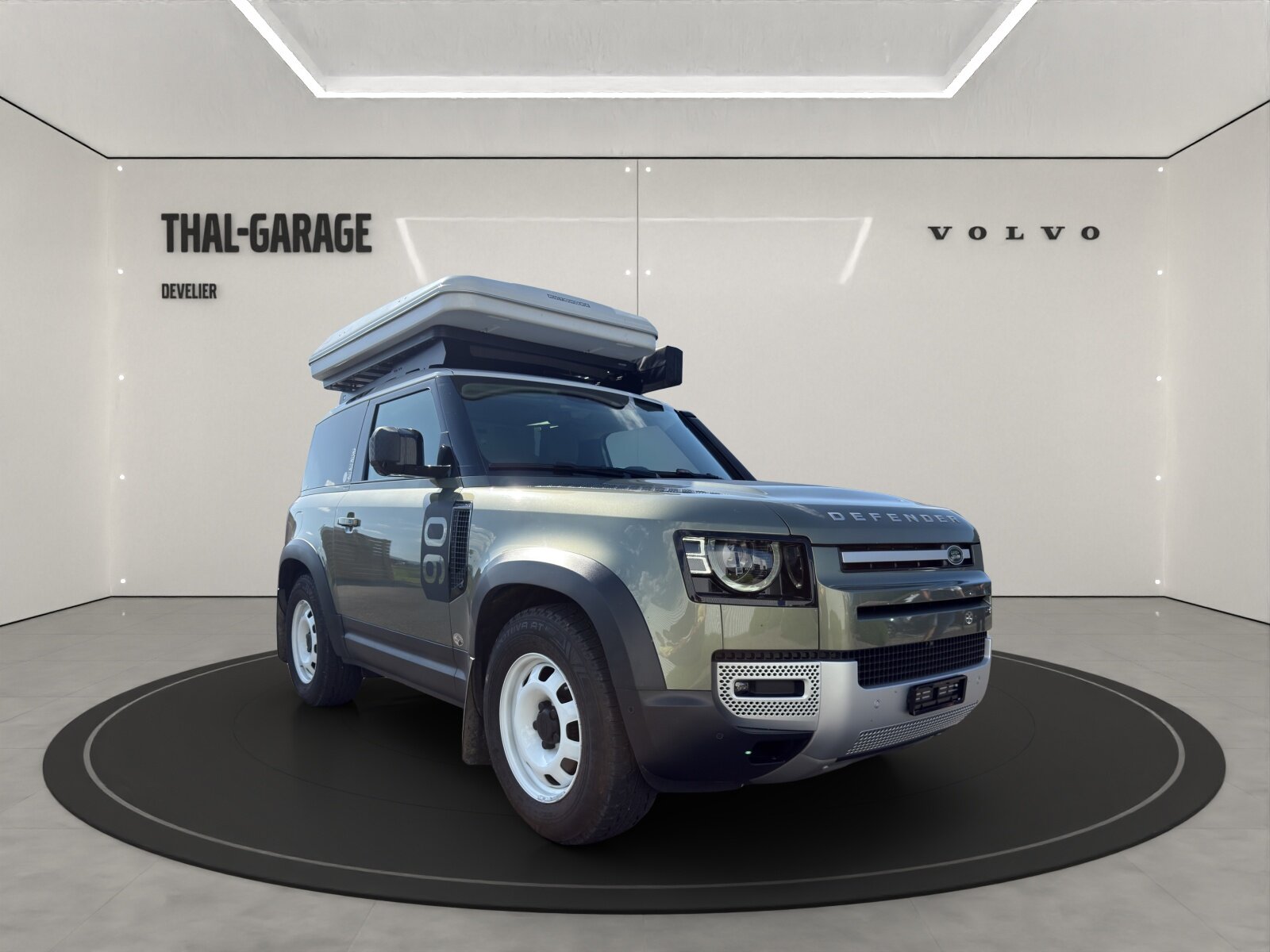 LAND ROVER Defender 90 3.0 D I6 250 First Edition, Mild-Hybrid Diesel/Electric, Second hand / Used, Automatic - 3